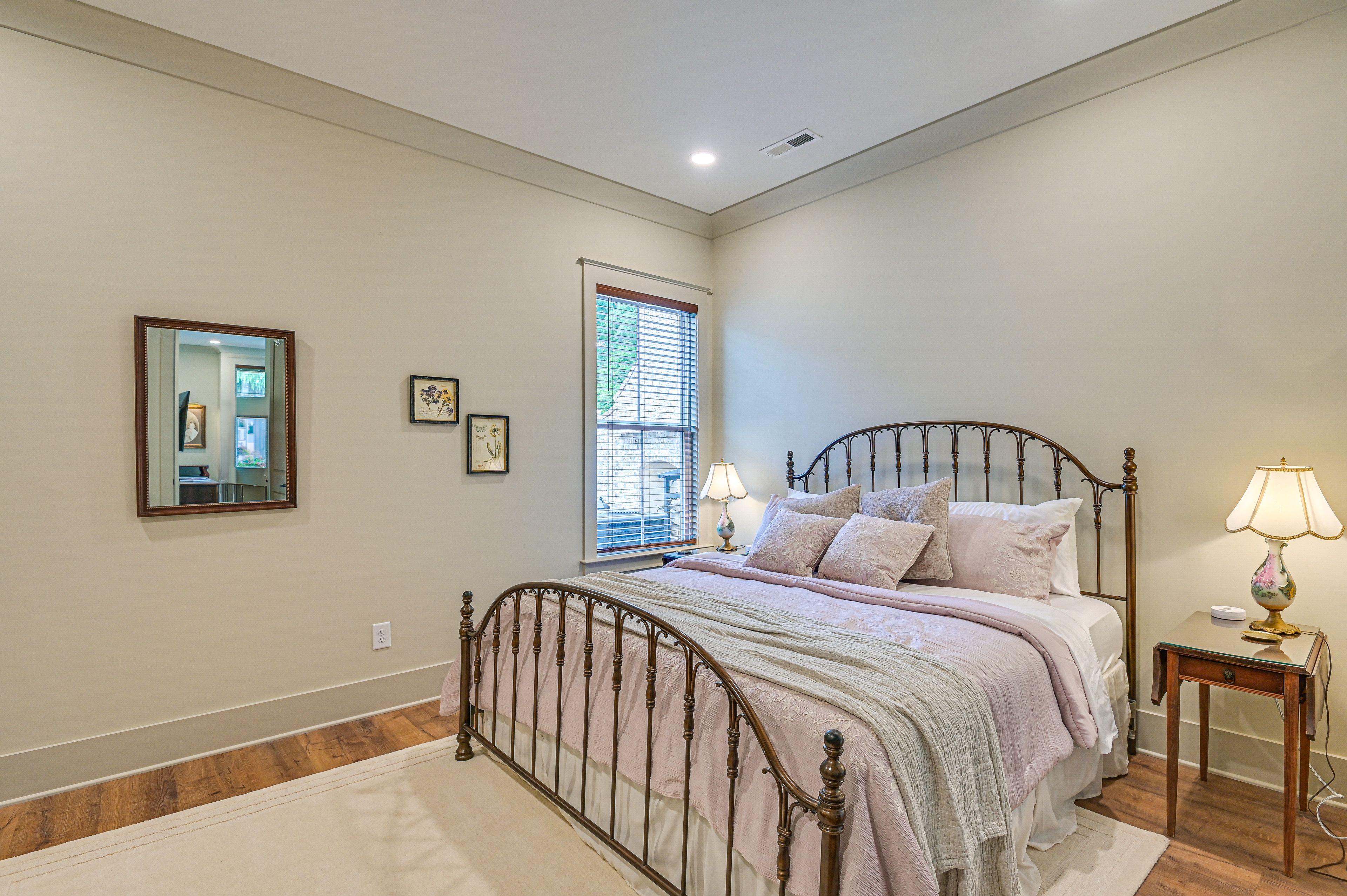 Bedroom 2 | King Bed | En-Suite Bathroom | 1st Floor