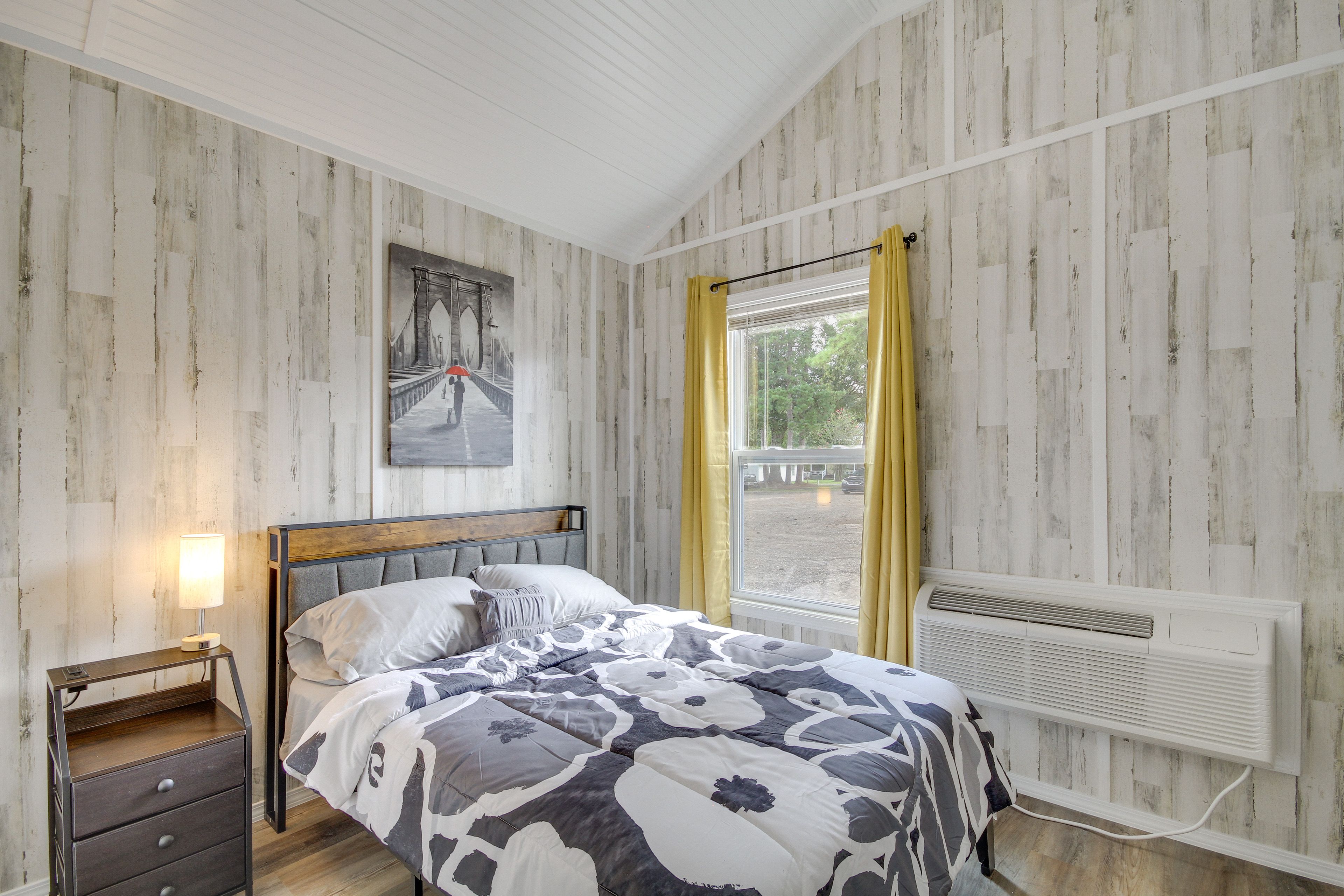 Bedroom 1 | Full Bed | Smart TV | Linens Provided
