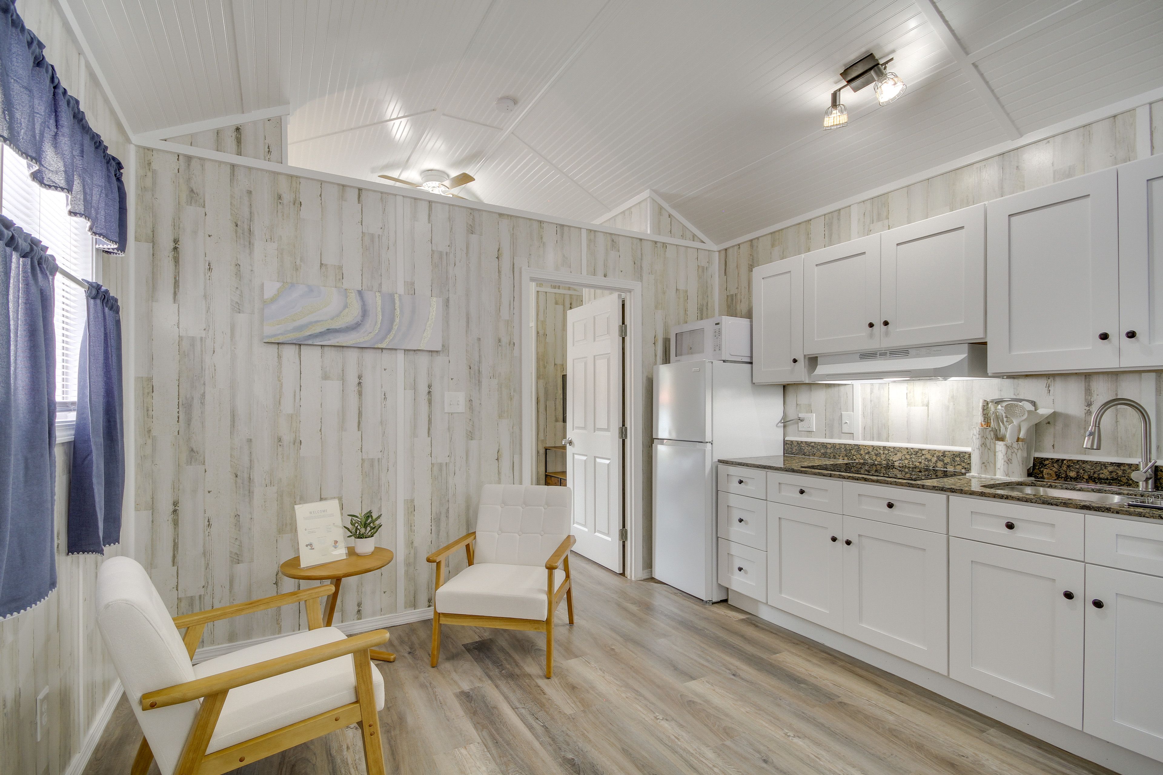 Picayune Vacation Rental | 2BR | 1BA | 384 Sq Ft | 5 Steps to Access