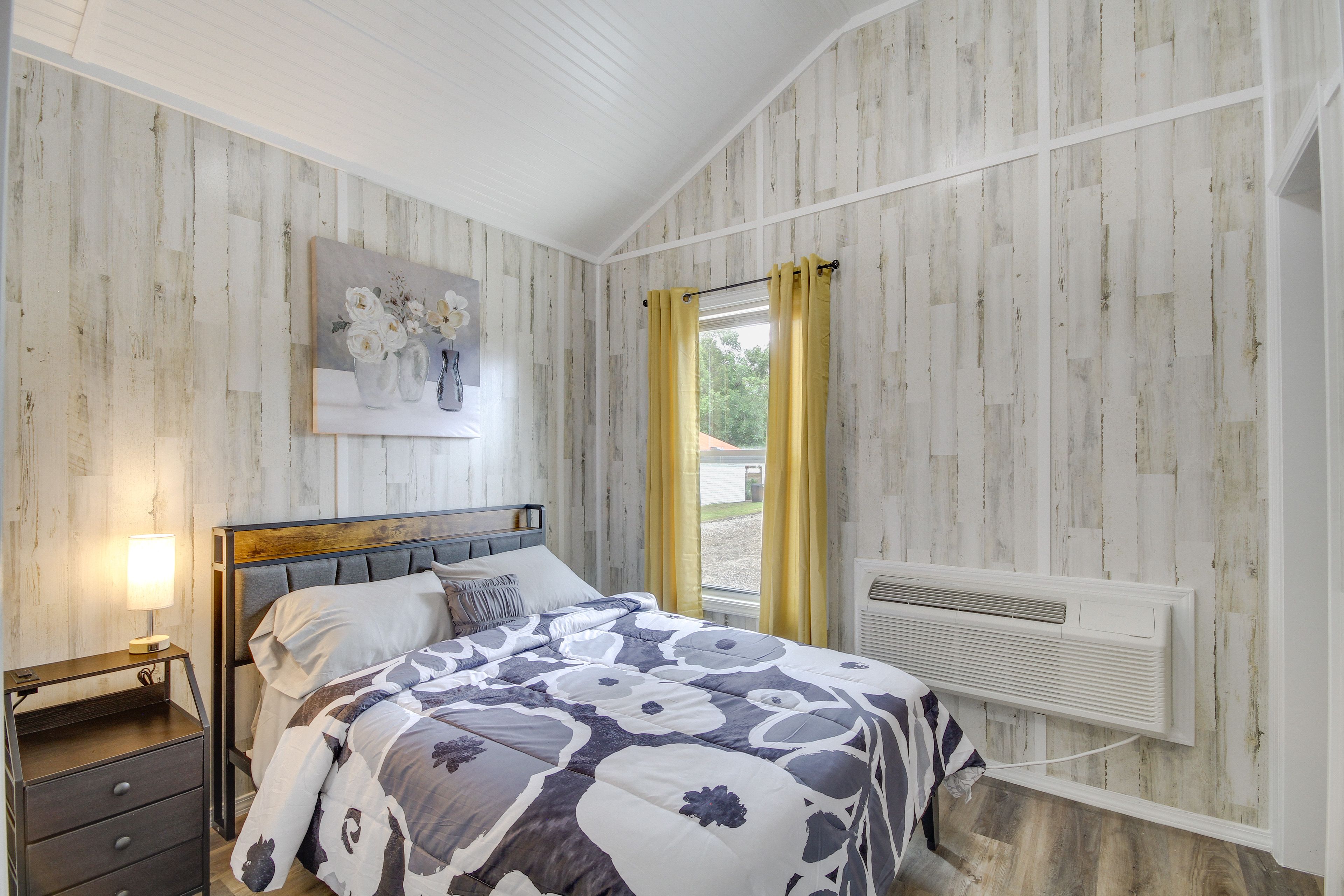Bedroom 1 | Full Bed | Smart TV | Linens Provided