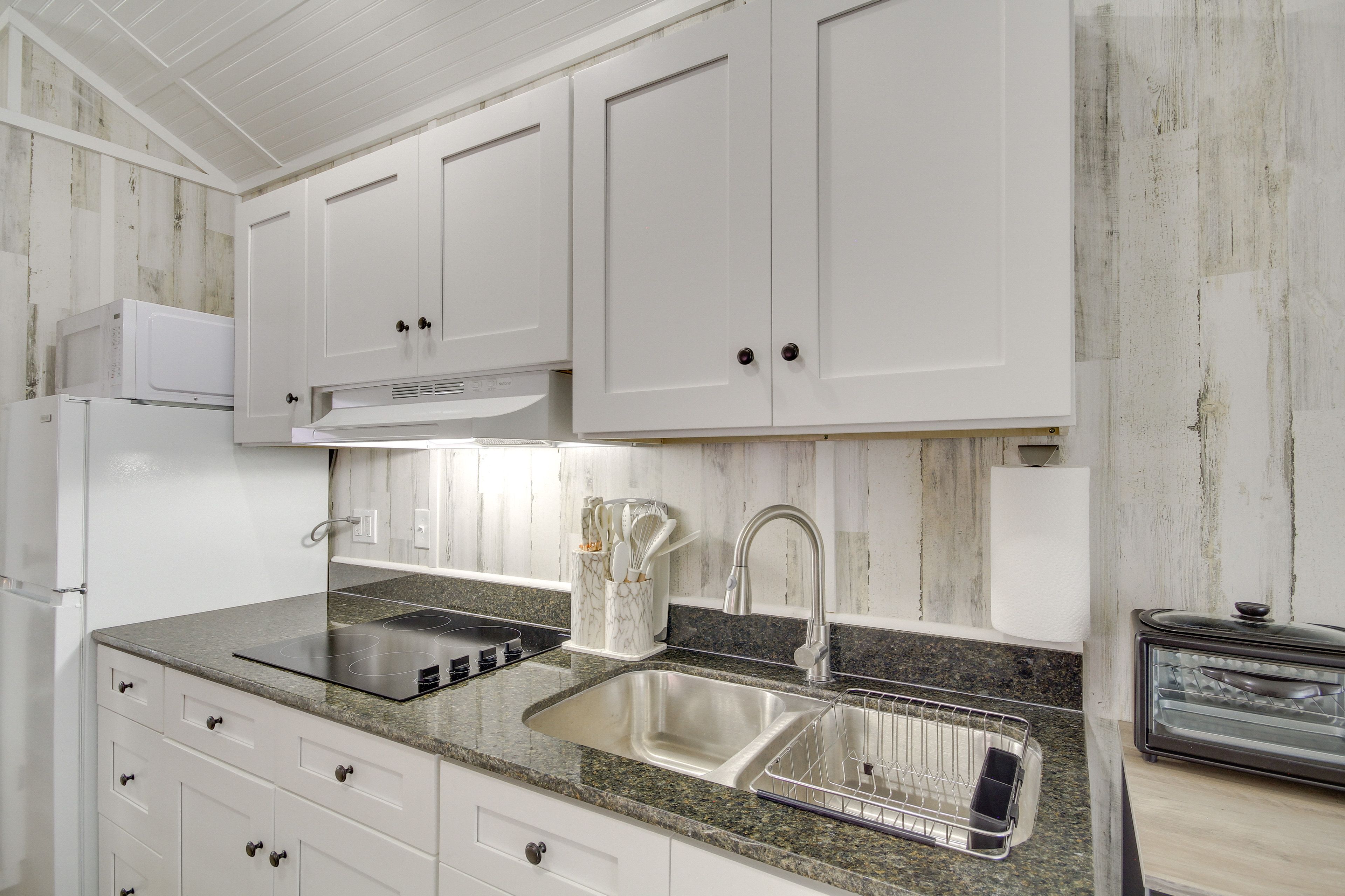 Kitchenette | Cooking Basics | 4-Burner Stovetop
