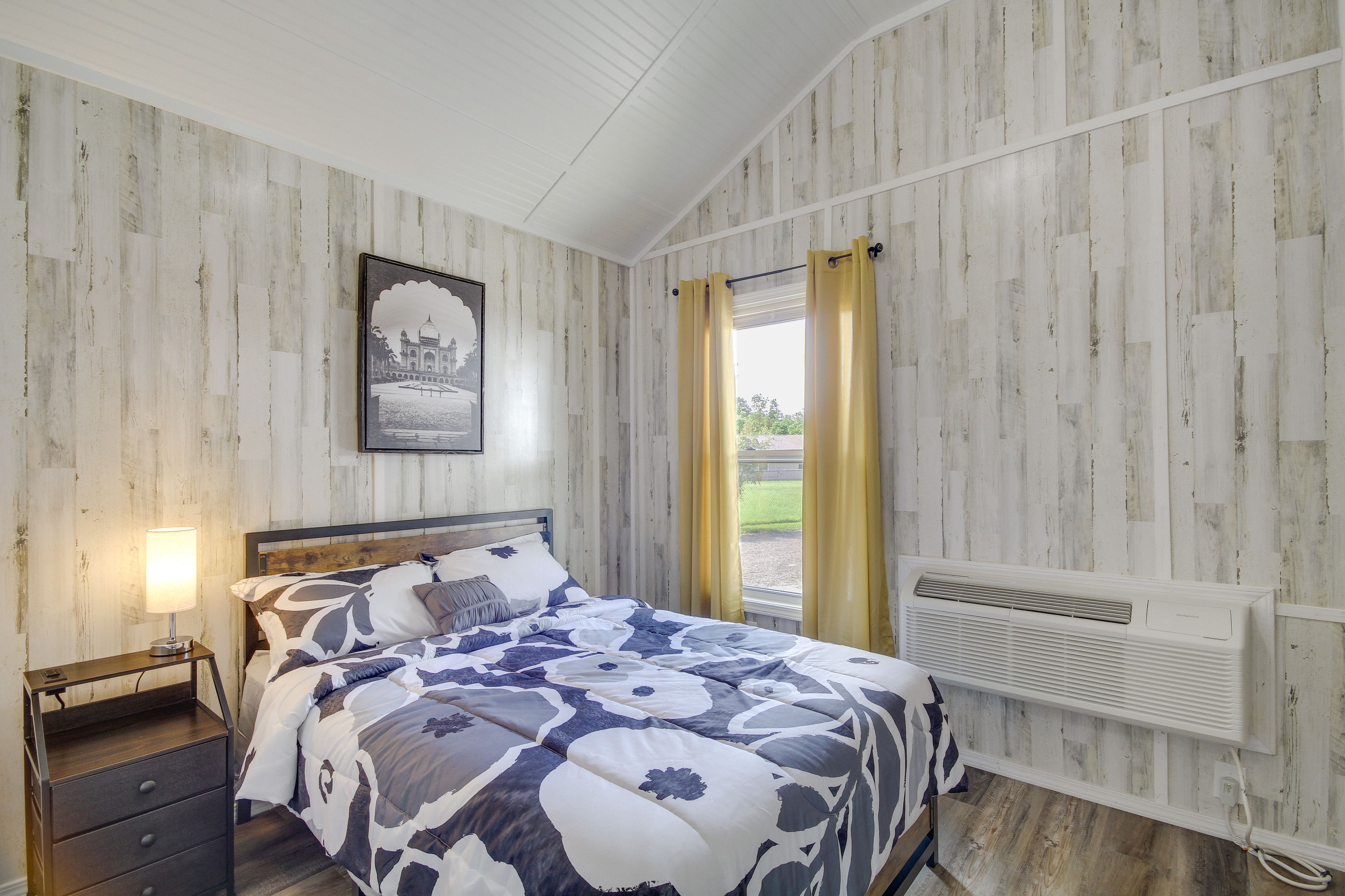 Bedroom 1 | Full Bed | Smart TV | Linens Provided