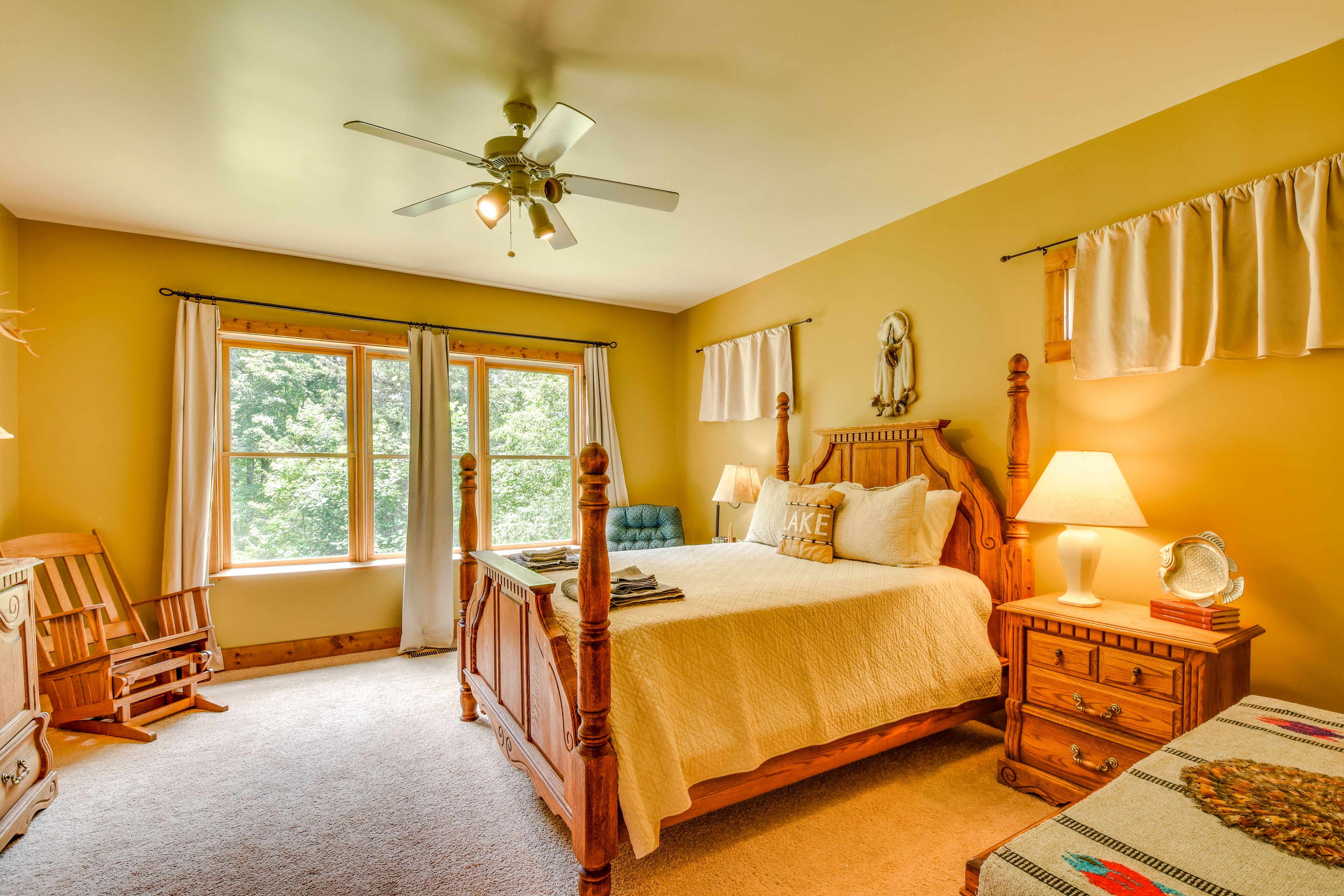 Bedroom 2 | 1st Floor | Queen Bed