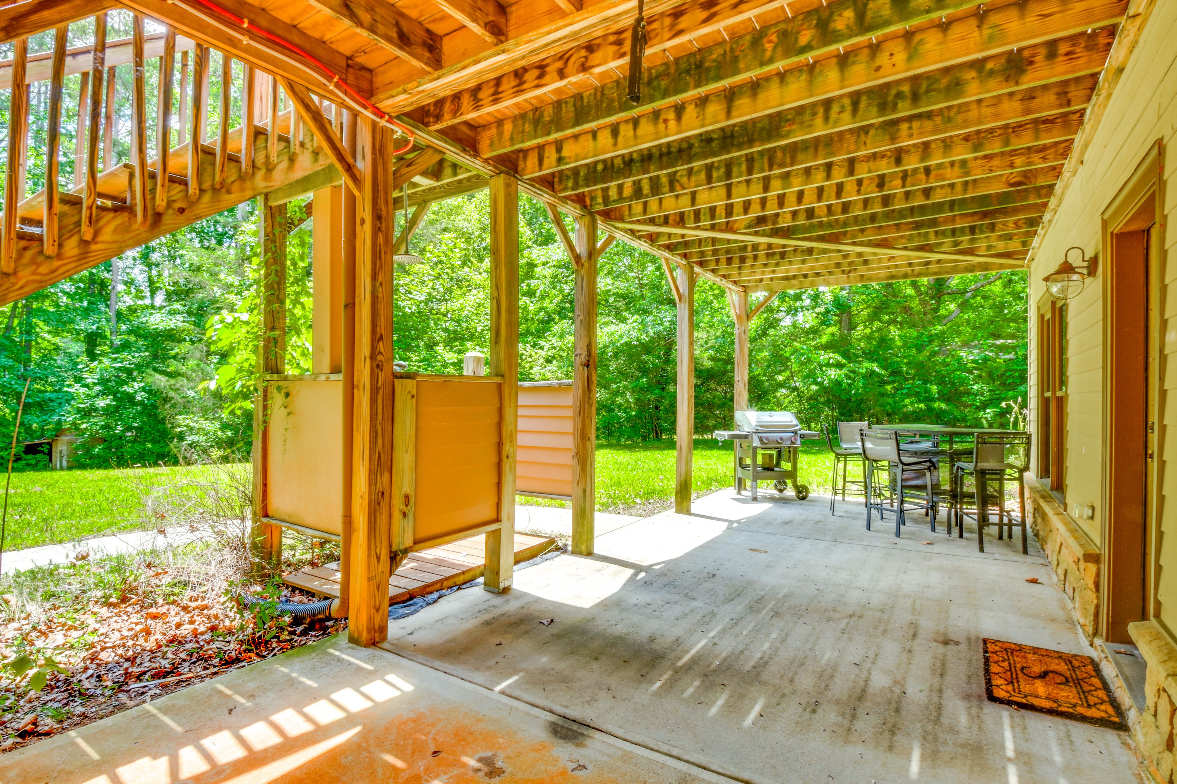 Patio | Outdoor Shower | Gas Grill (Propane Provided) | Outdoor Dining Area