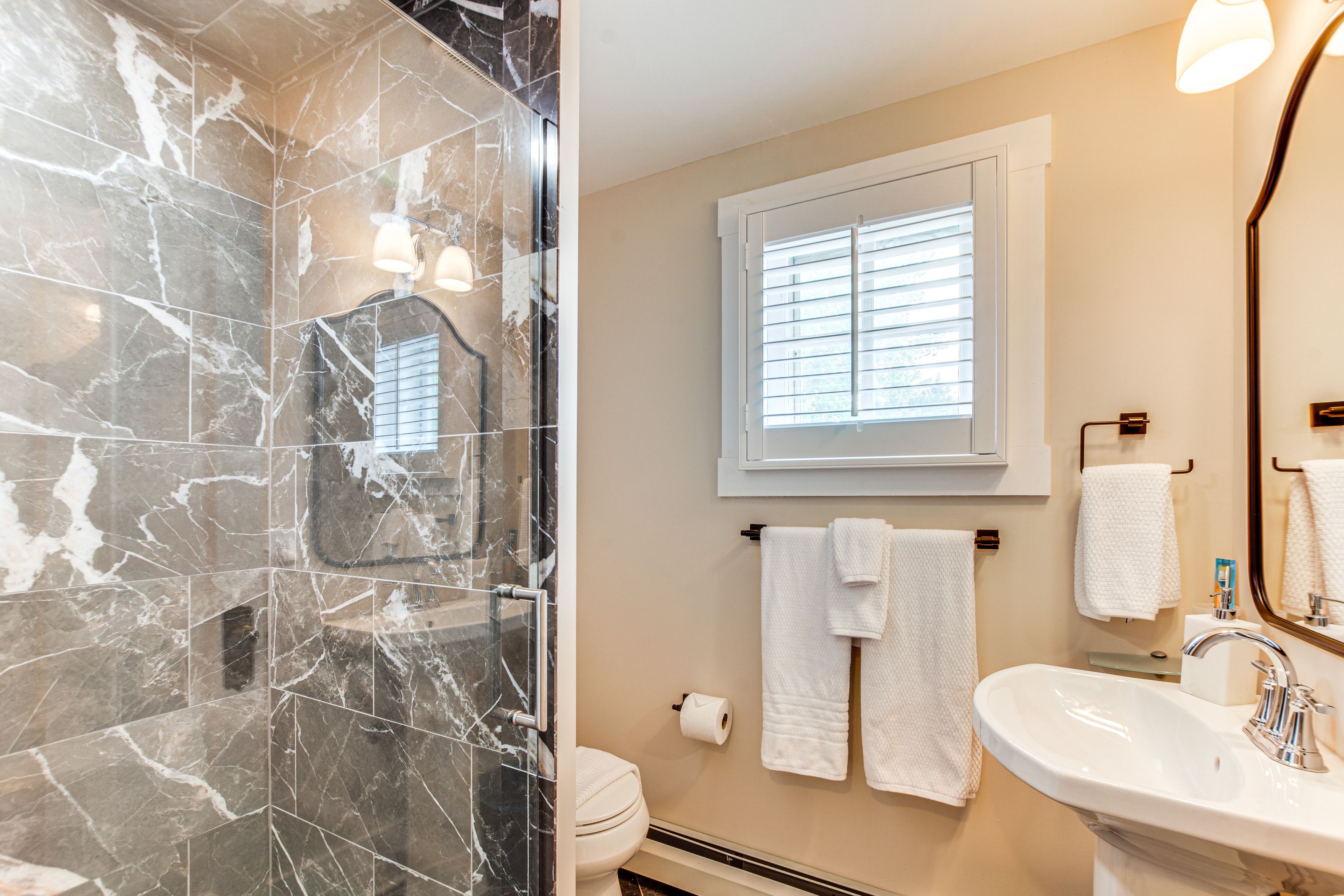 Full Bathroom | Upper Level