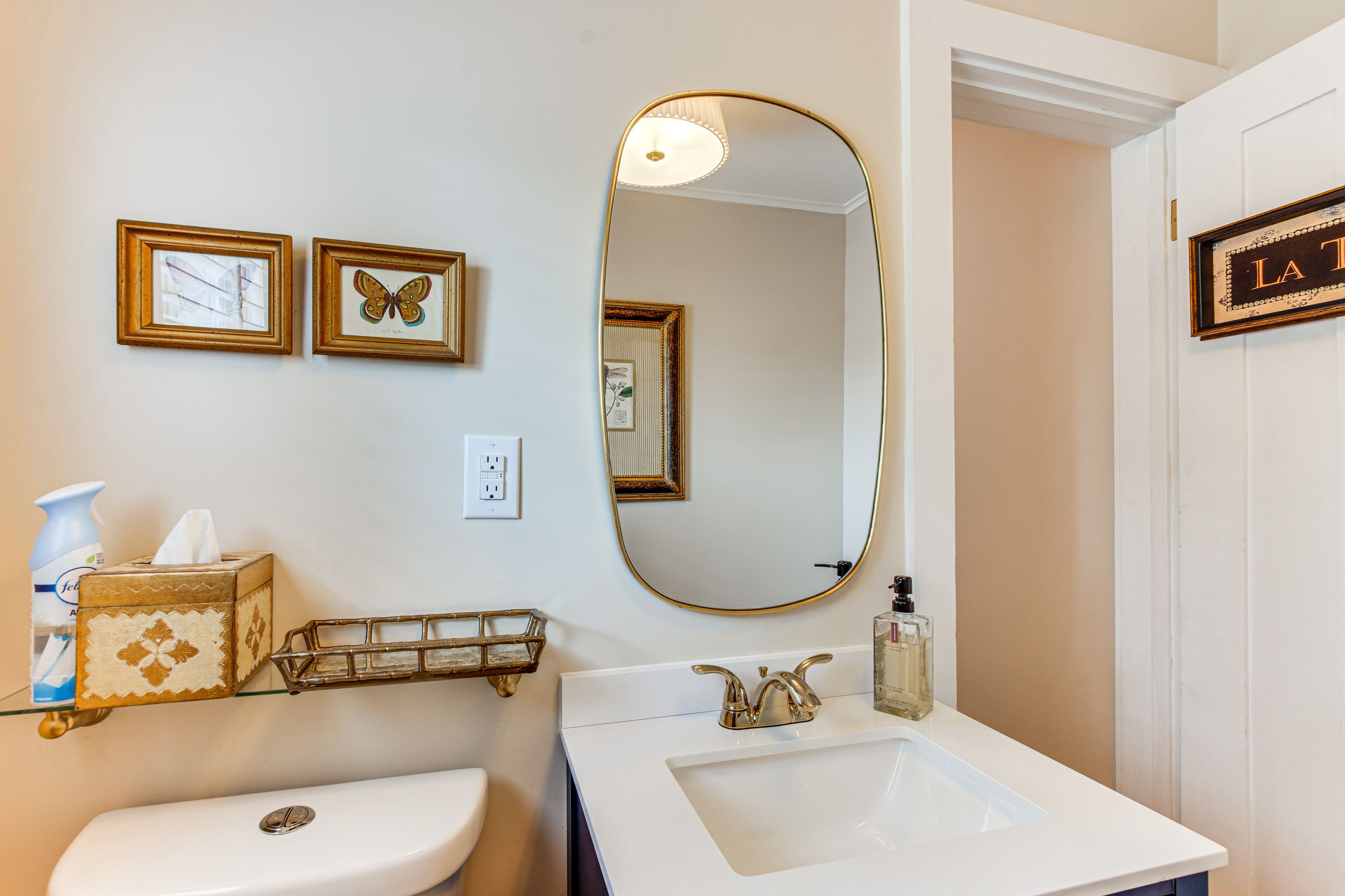 Half Bathroom | Main Level
