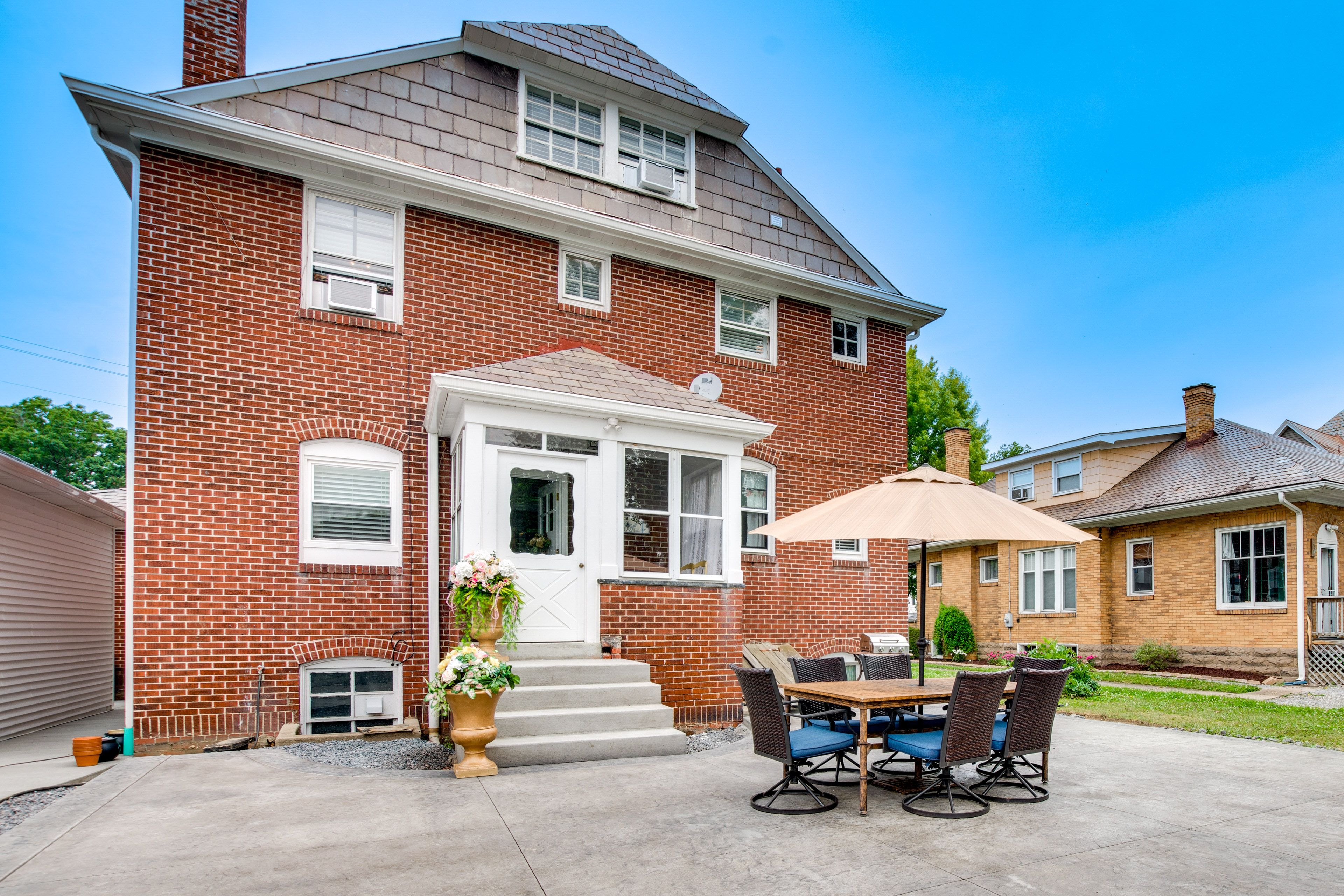 Zelienople Vacation Rental | 4BR | 3BA | 6,500 Sq Ft | Stairs Required