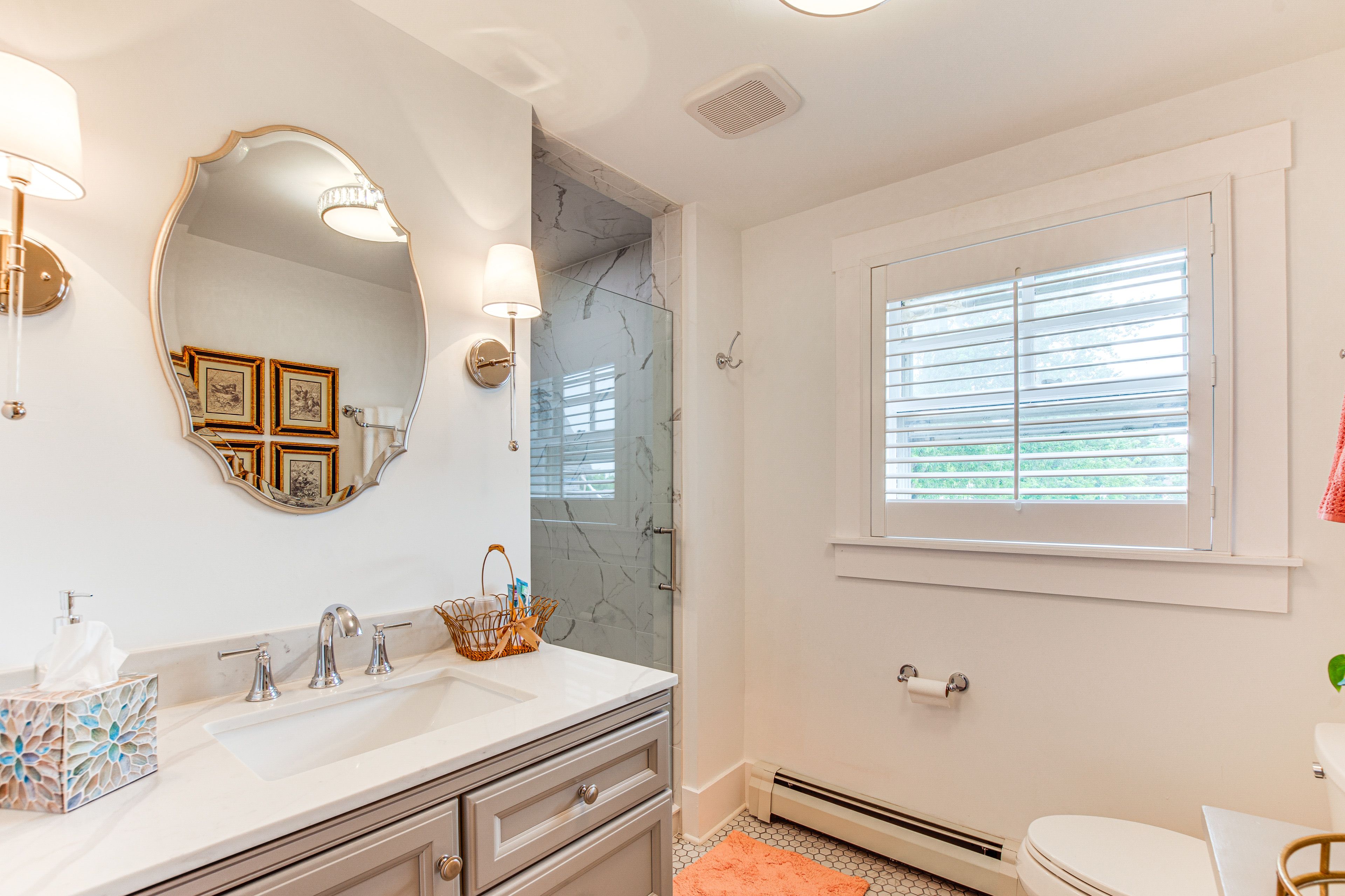 En-Suite Bathroom | Towels Provided | Upper Level