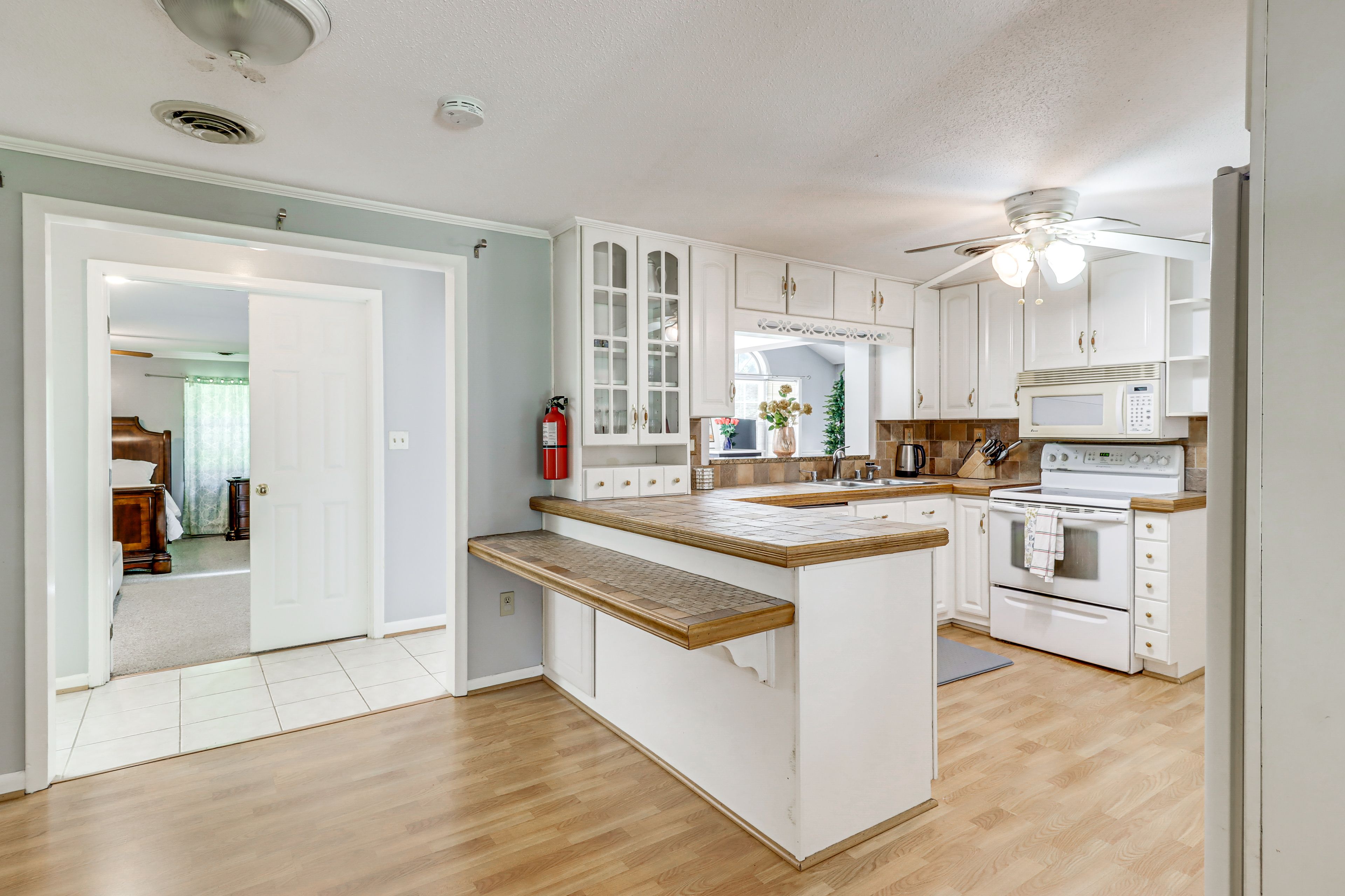 Kitchen | Instant Coffee | Hot Water Kettle | Dishwasher | Cooking Basics