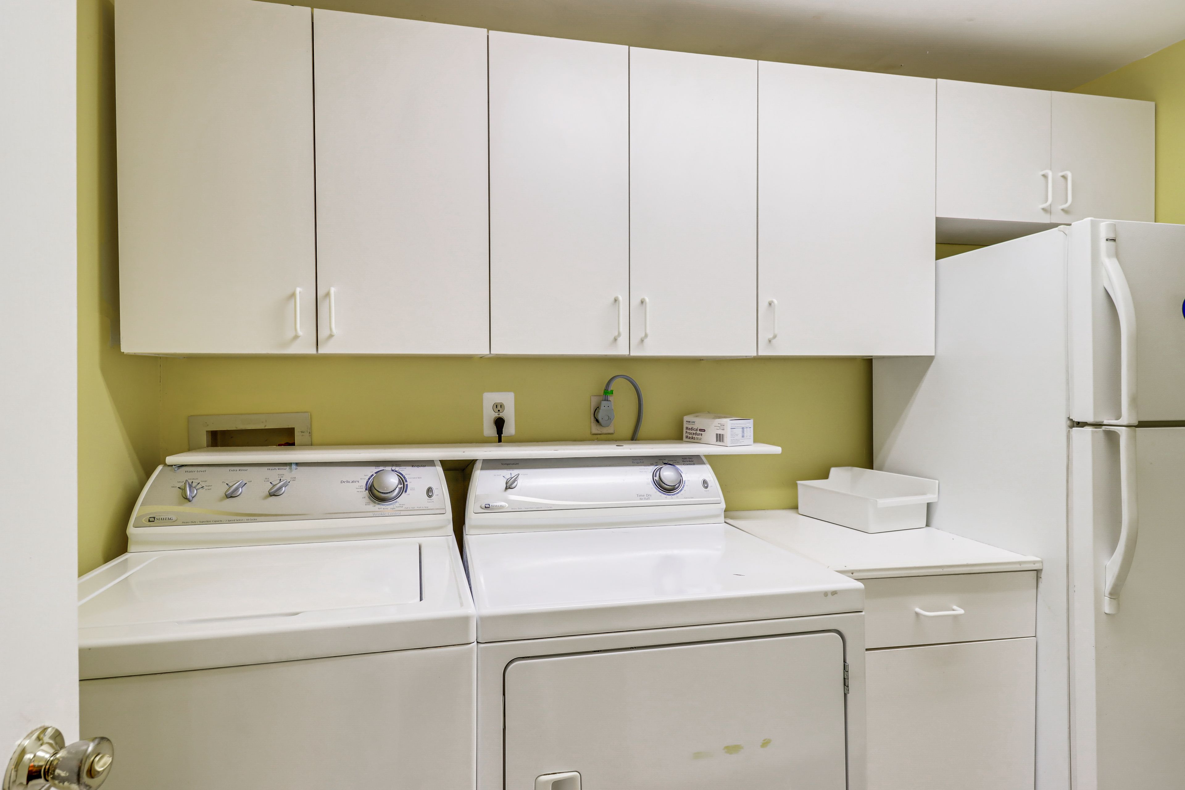 Laundry Room | Refrigerator | Washer & Dryer