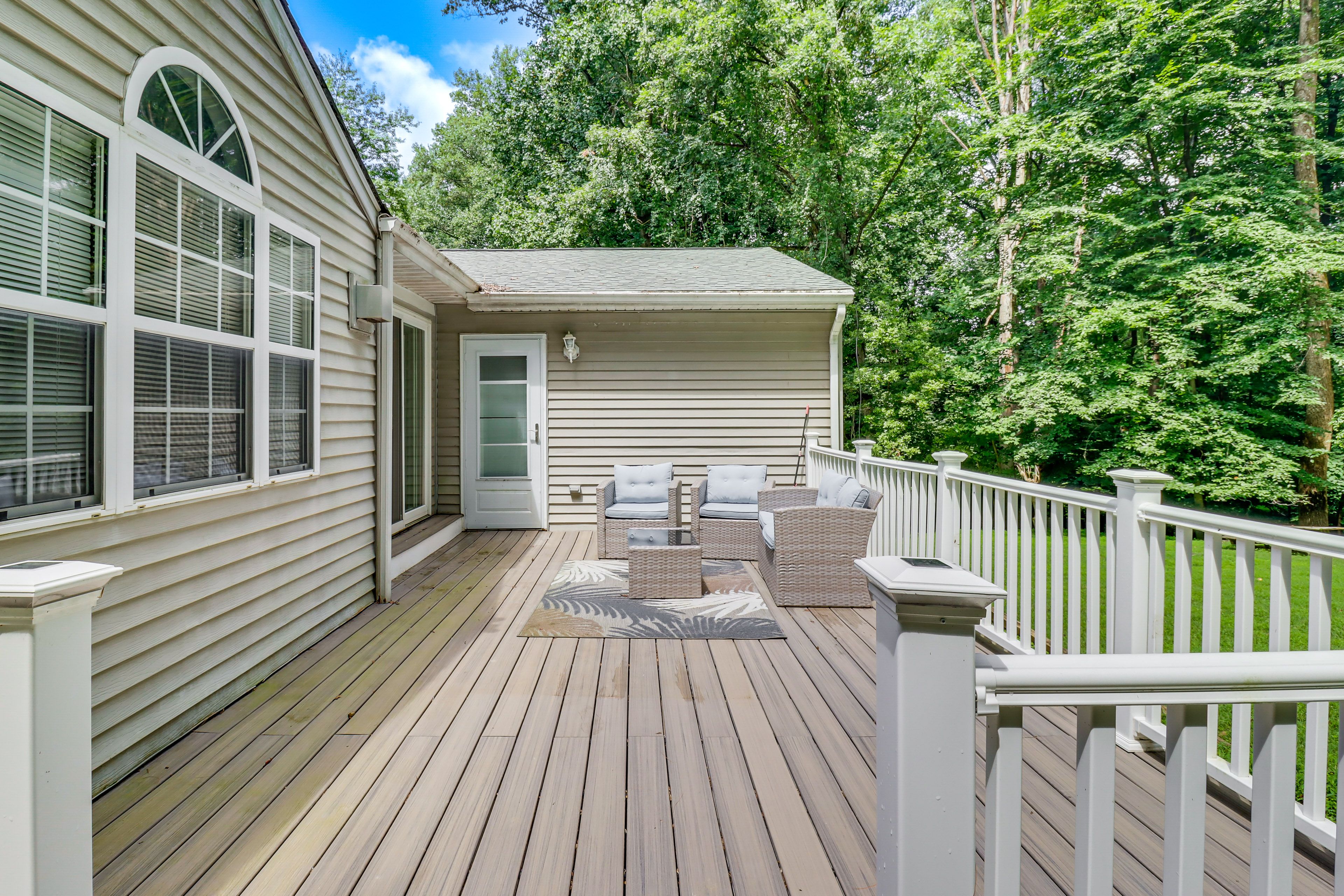 Deck | Outdoor Seating