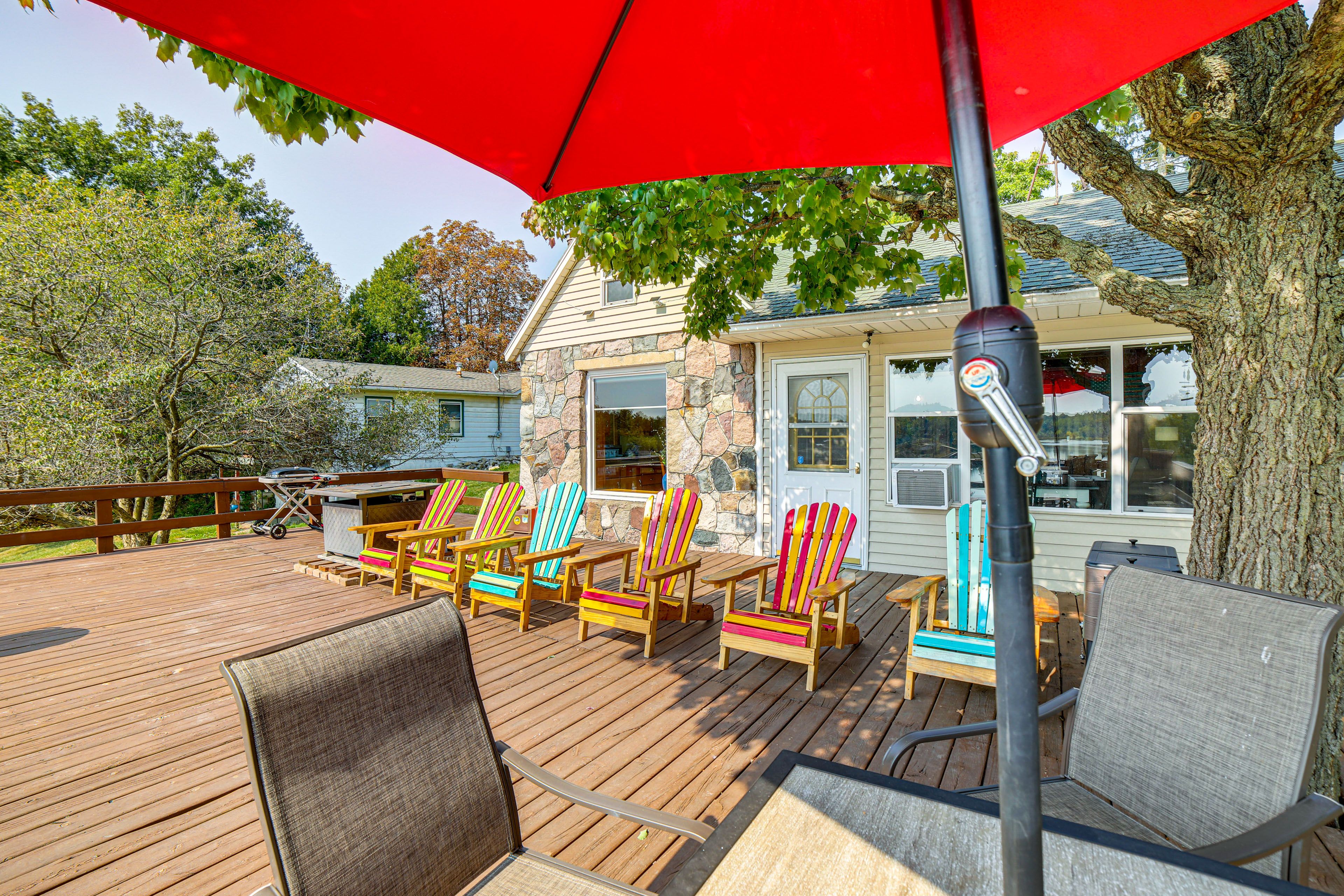 Cottage Exterior | Furnished Deck | Dining Area