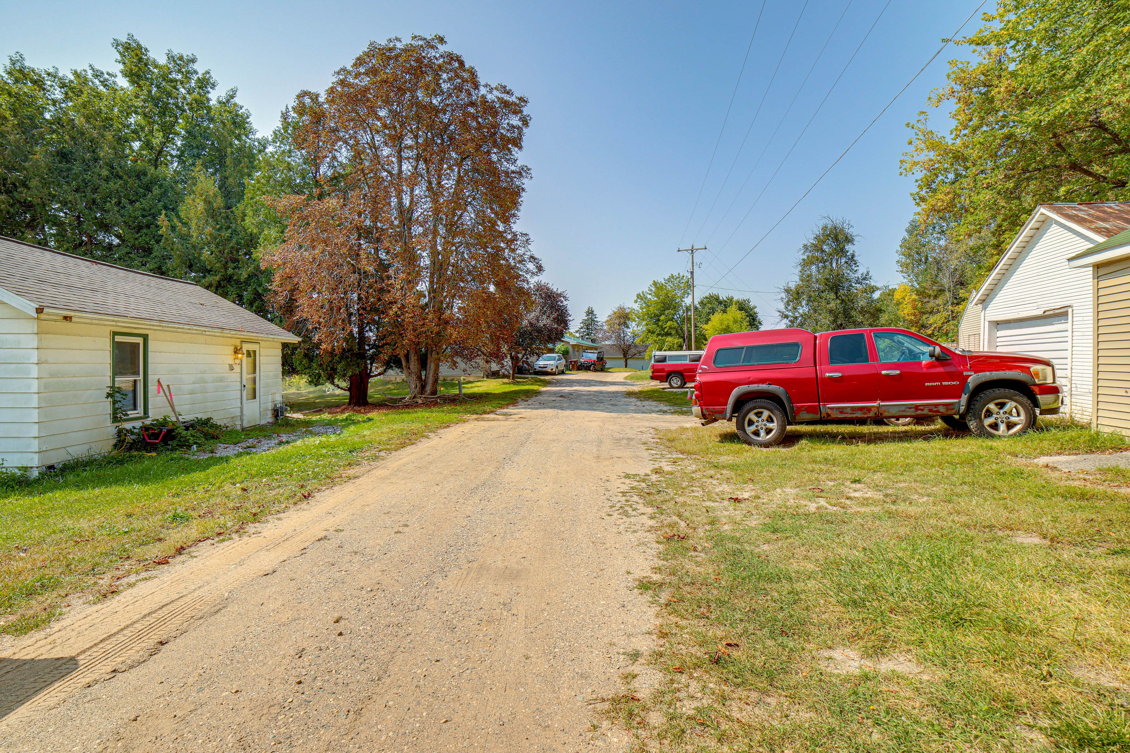 Parking | Grass Parking (4 Vehicles)