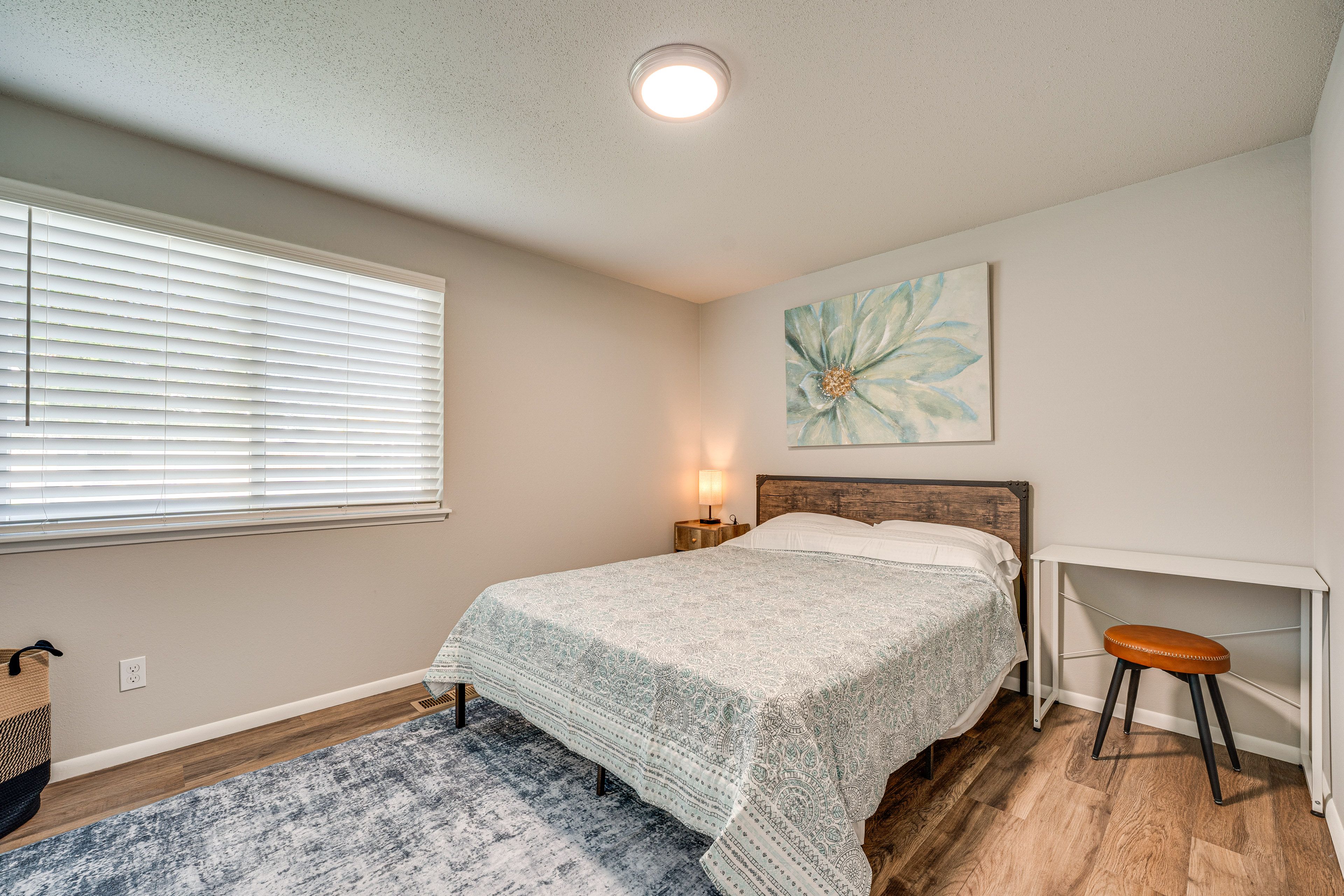Bedroom 1 | Queen Bed | En-Suite Half Bathroom