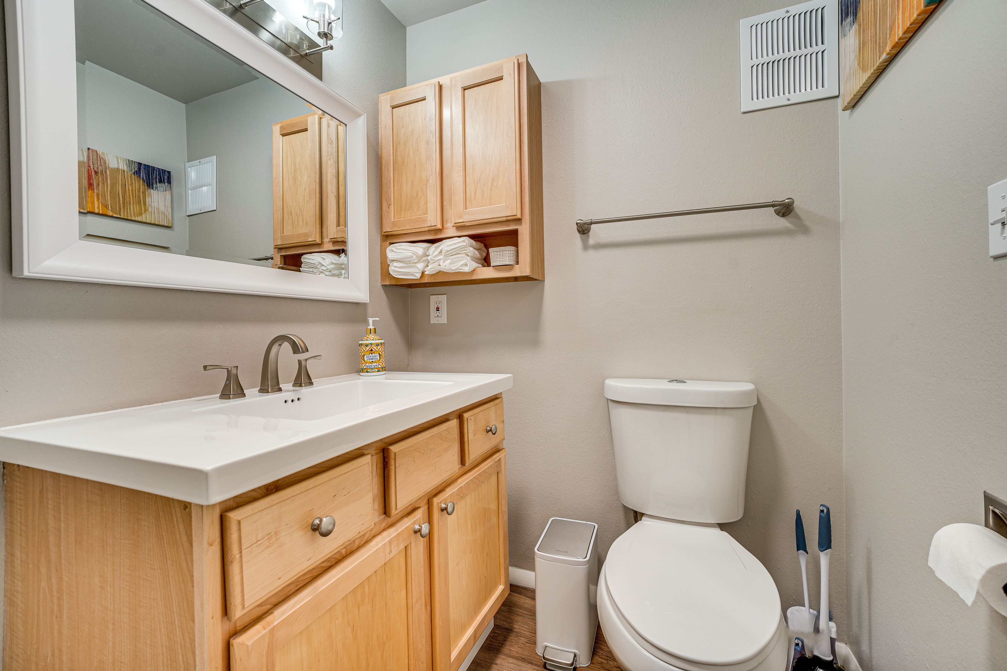 Full Bathroom | Shower/Tub Combo | Complimentary Toiletries