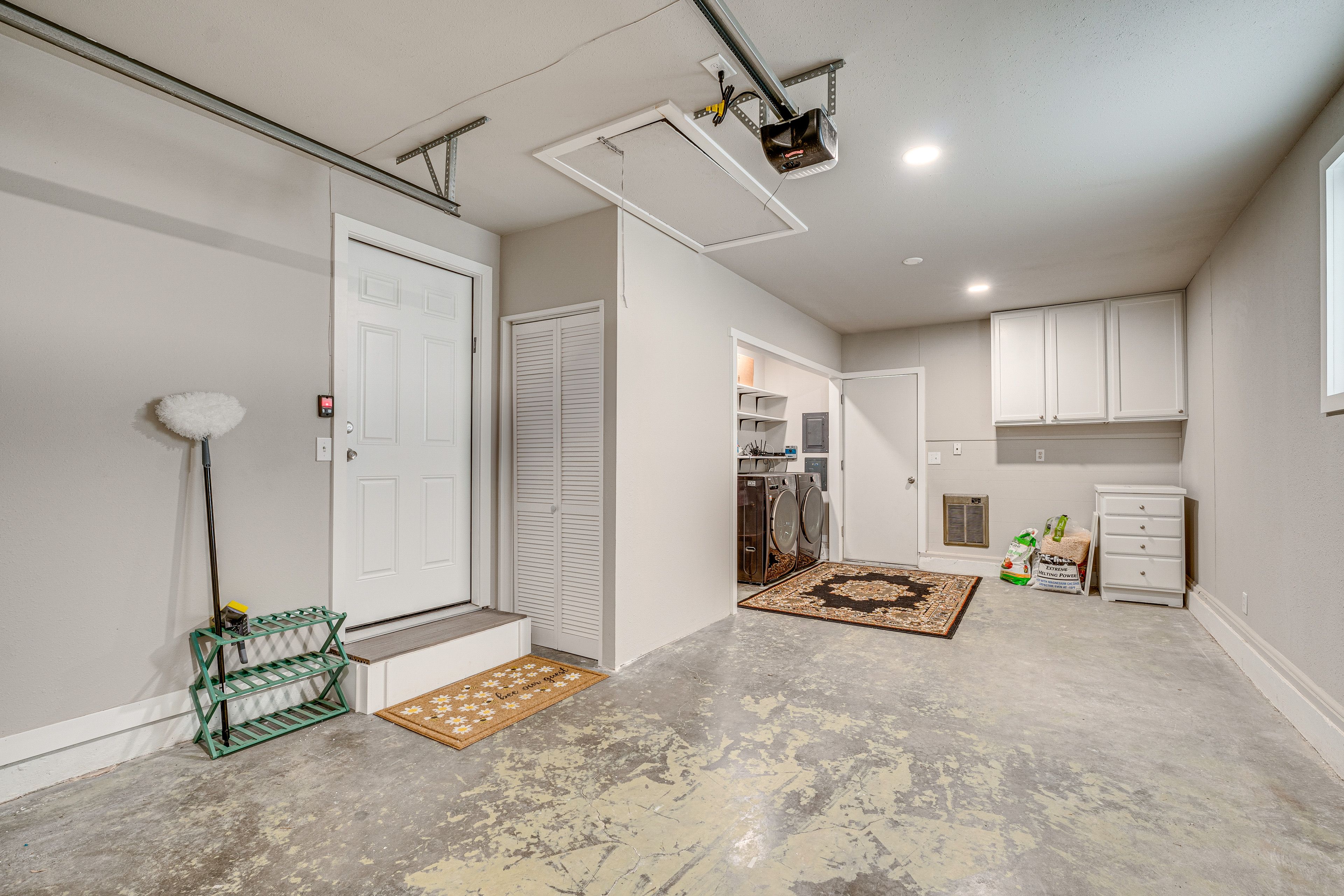 Garage | In-Unit Laundry