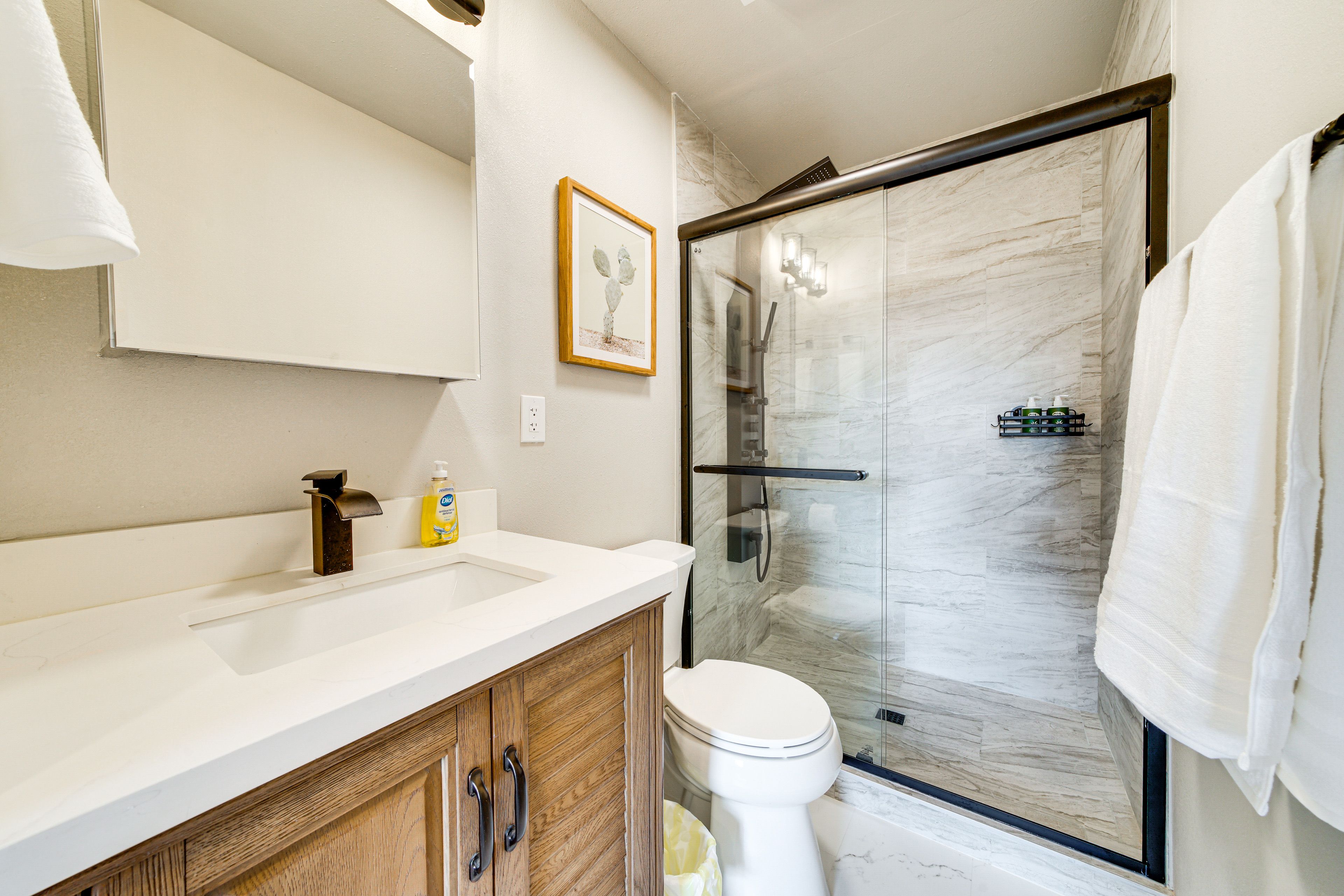 Full Bath | Towels | Hair Dryer | Main Level