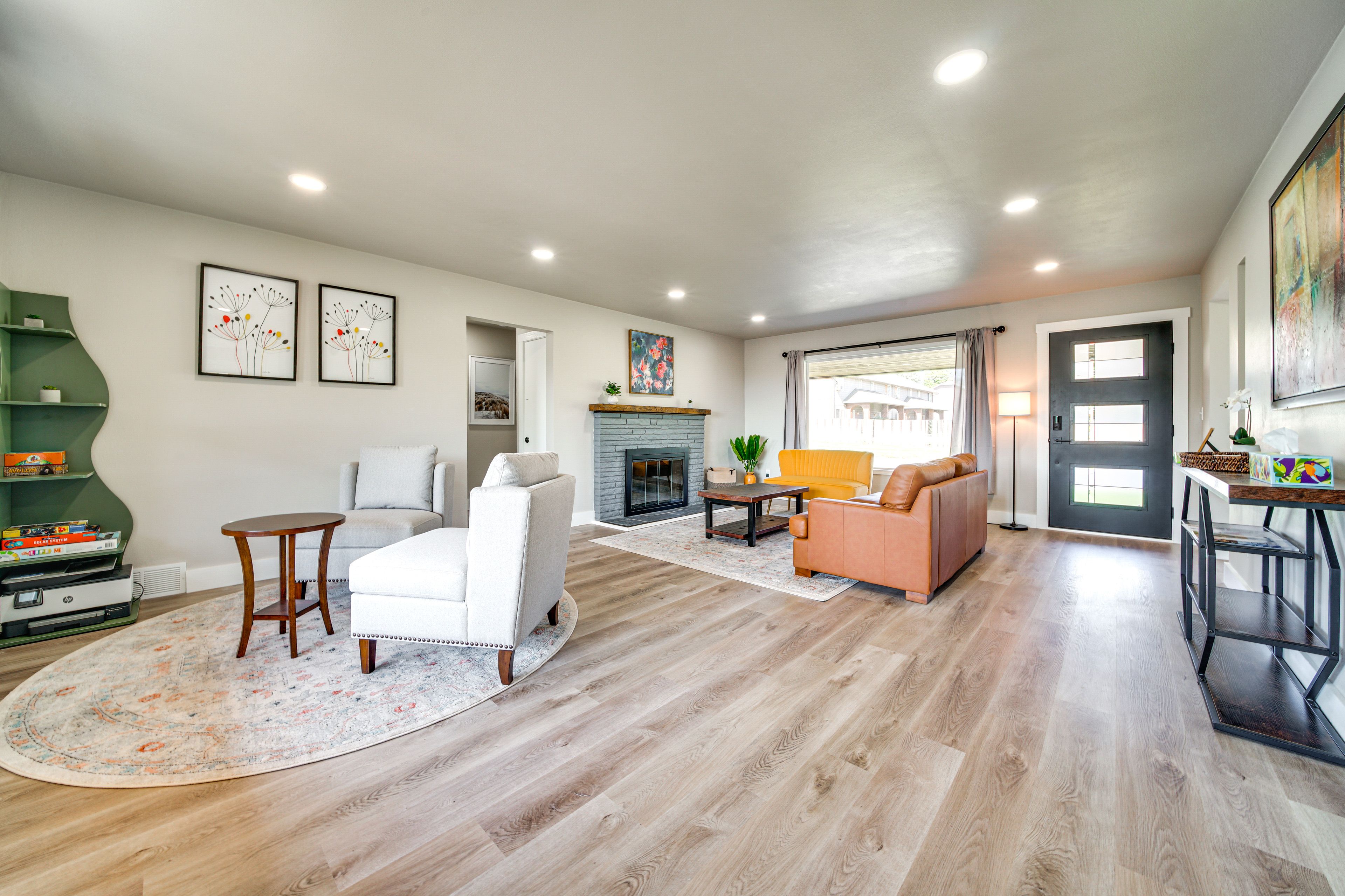 Living Room | Free Wifi | Central A/C | Fireplace