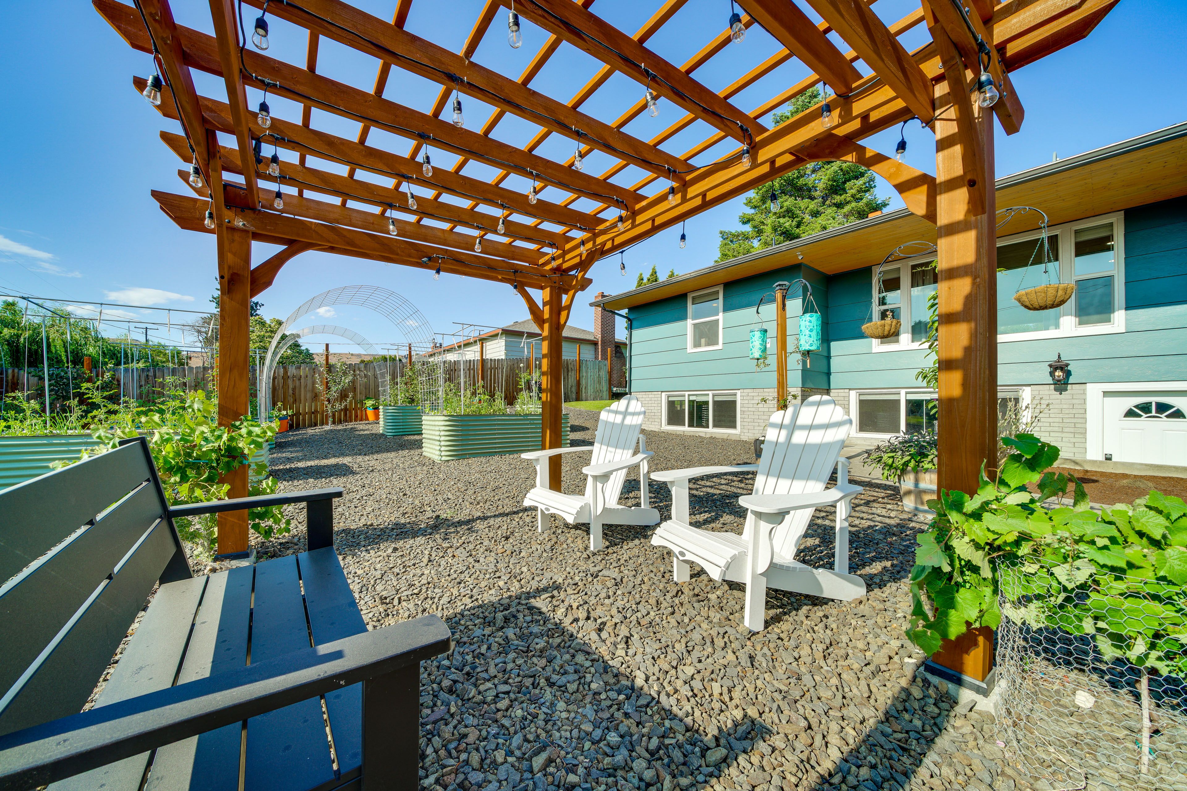 Yakima Vacation Rental | 4BR | 3BA | 2,800 Sq Ft | 3 Steps to Enter