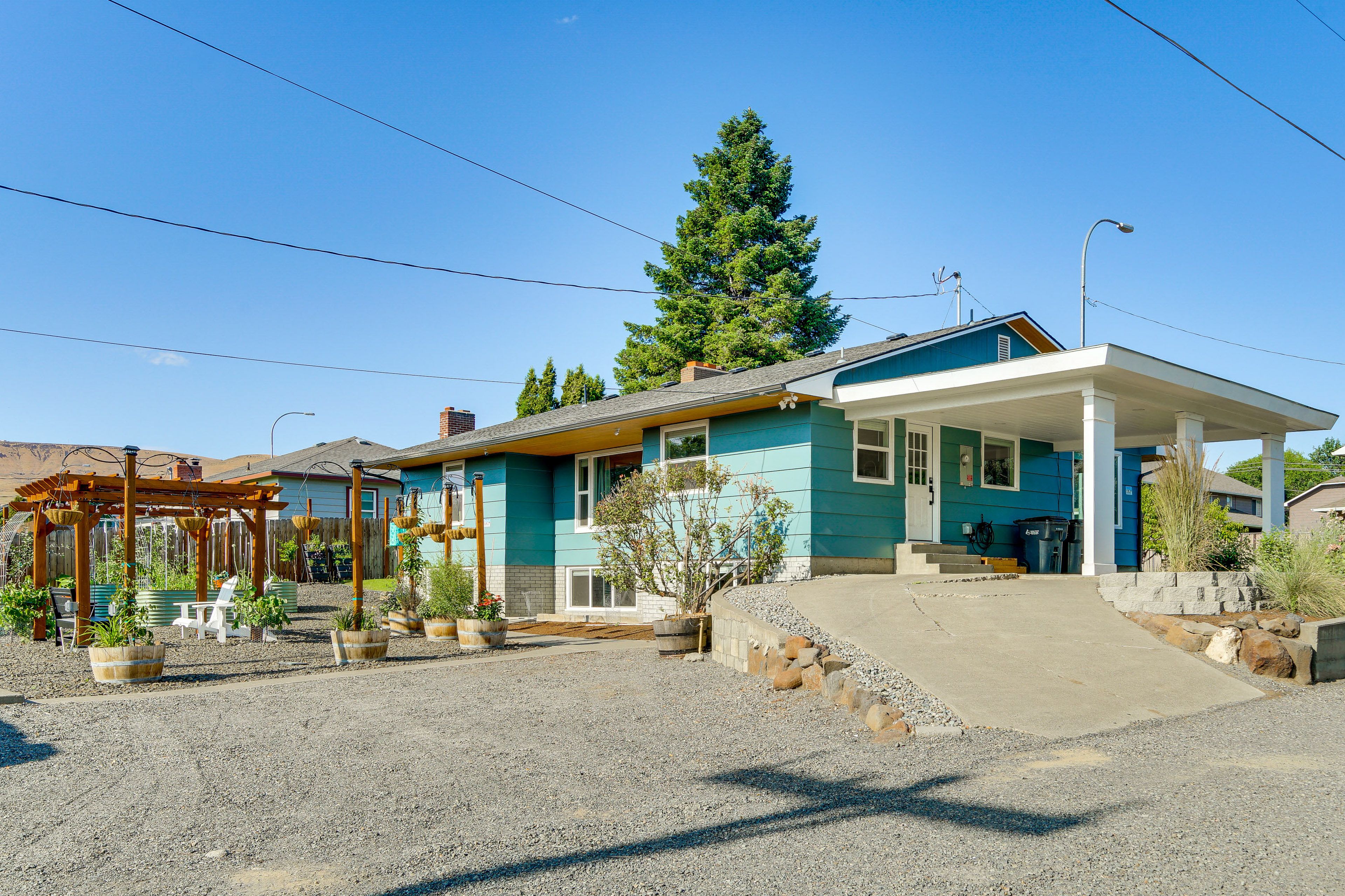 Parking | Gravel Driveway (3 Vehicles) | RV/Trailer