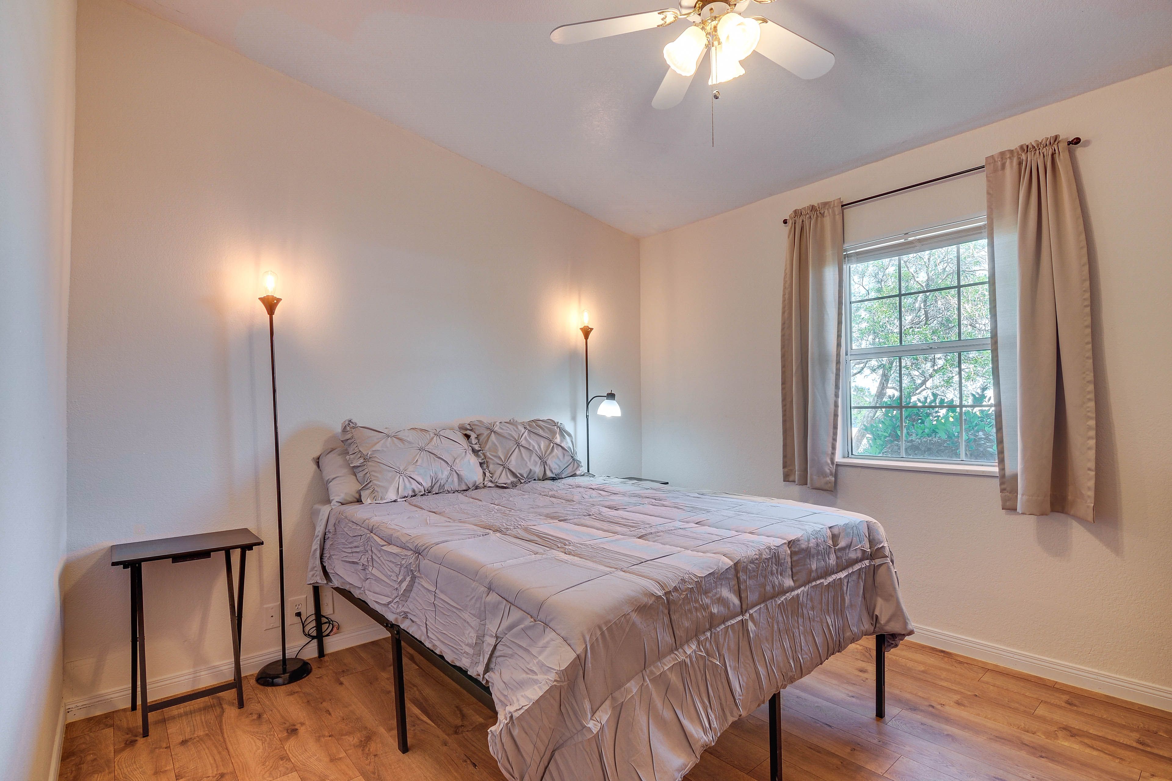 Bedroom 2 | Queen Bed