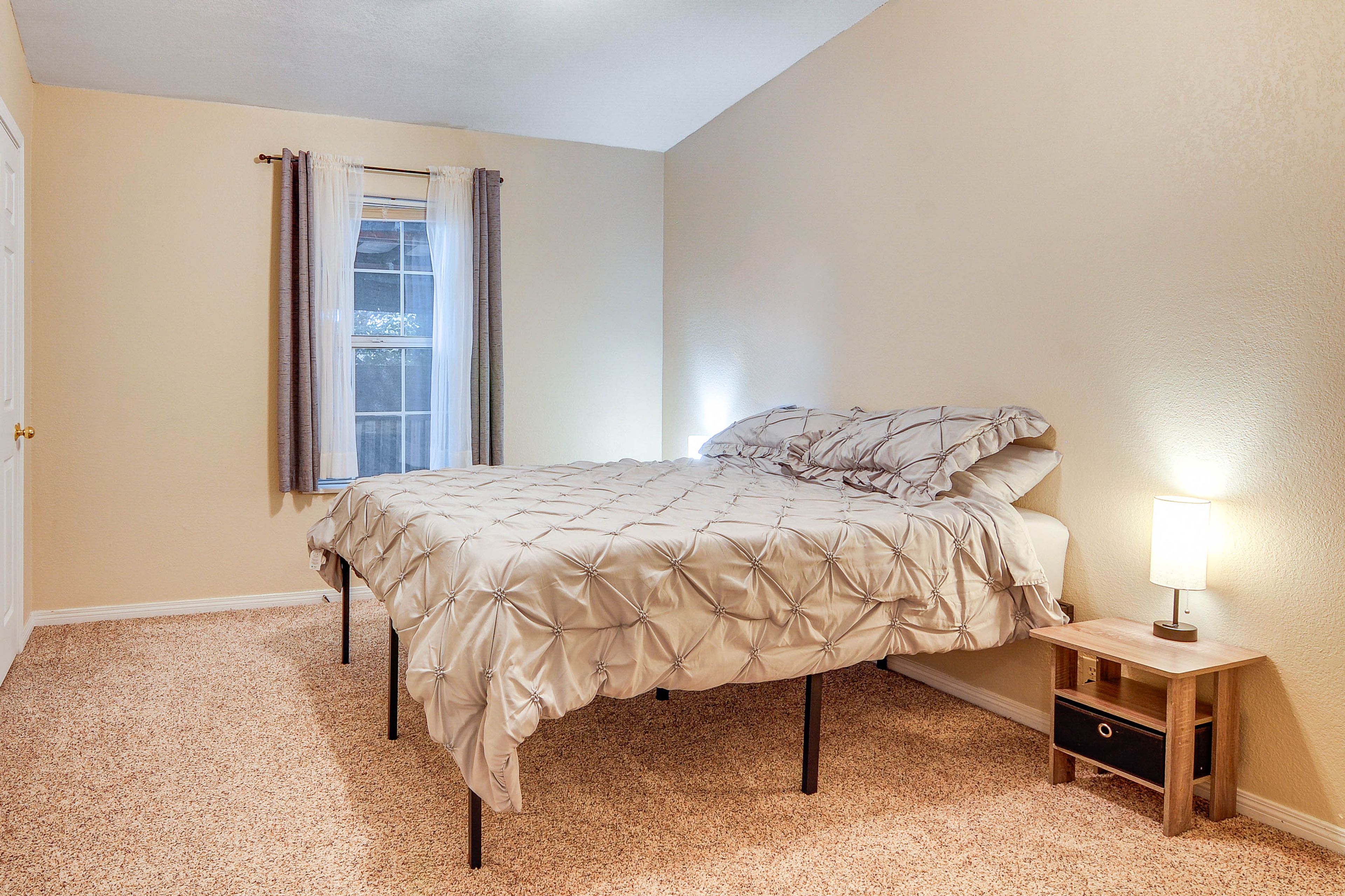 Bedroom 3 | Queen Bed