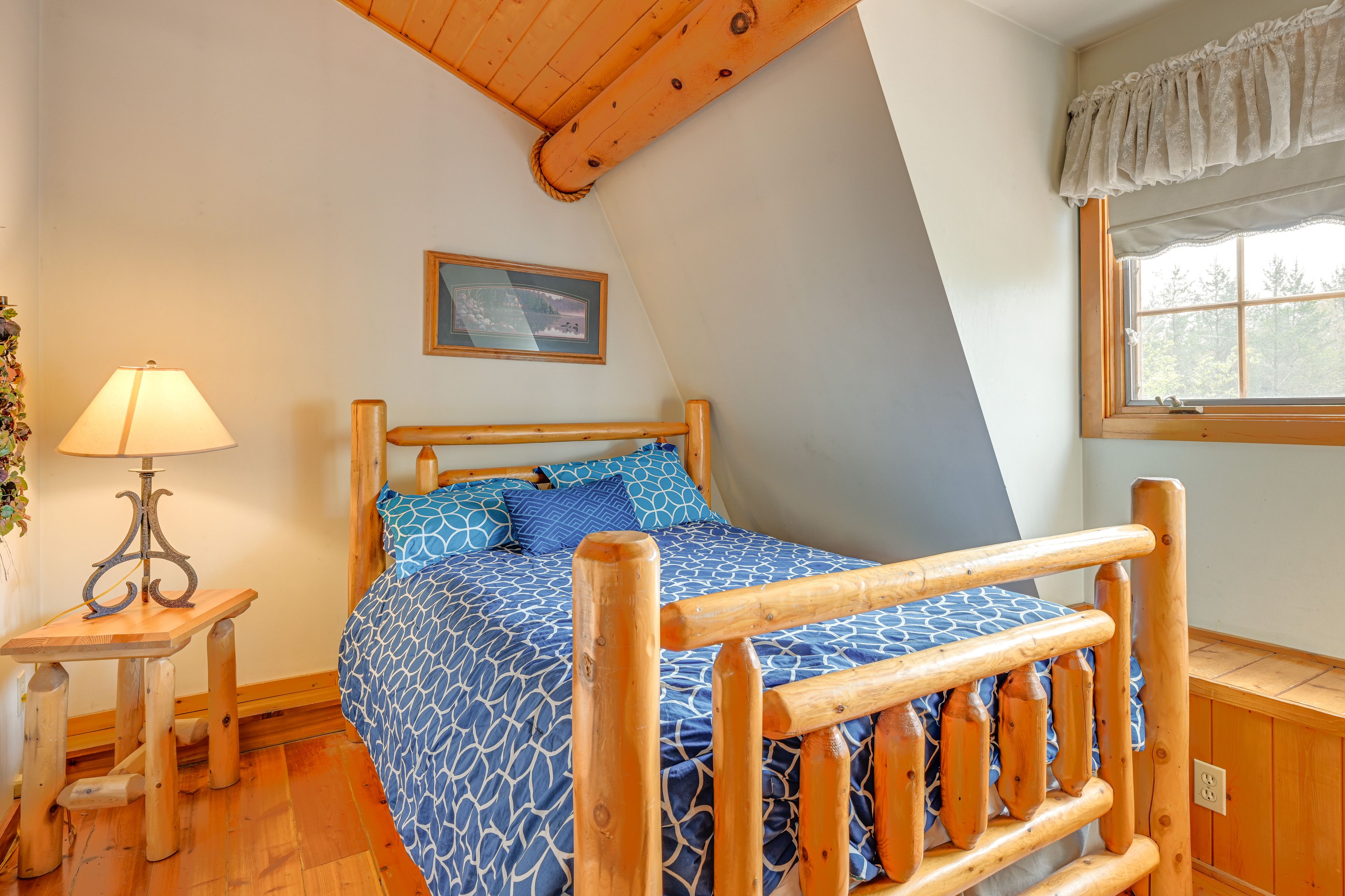 Bedroom 3 | Full Bed | 2nd Floor