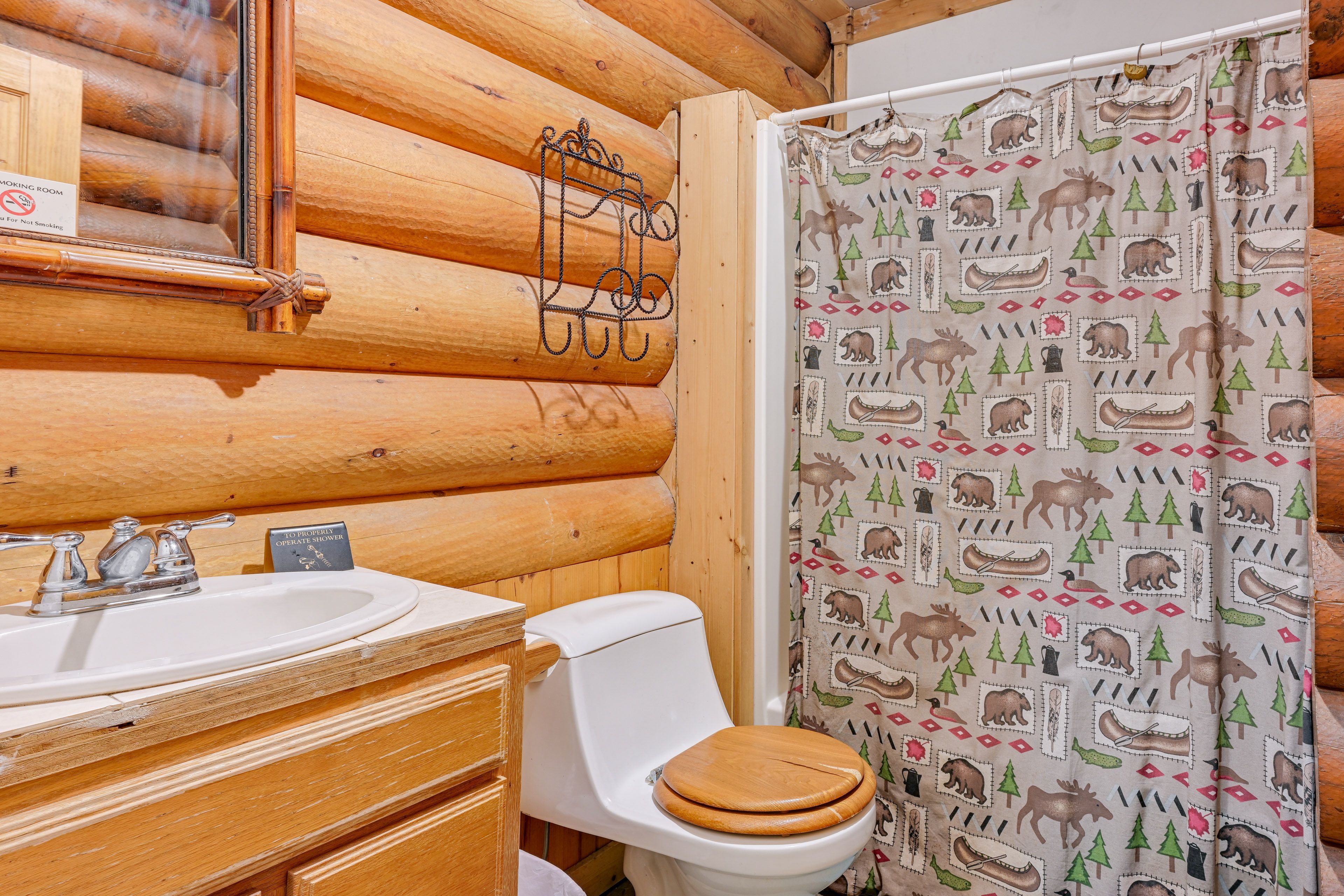Full Bathroom | Towels Provided | Complimentary Toiletries | 1st Floor