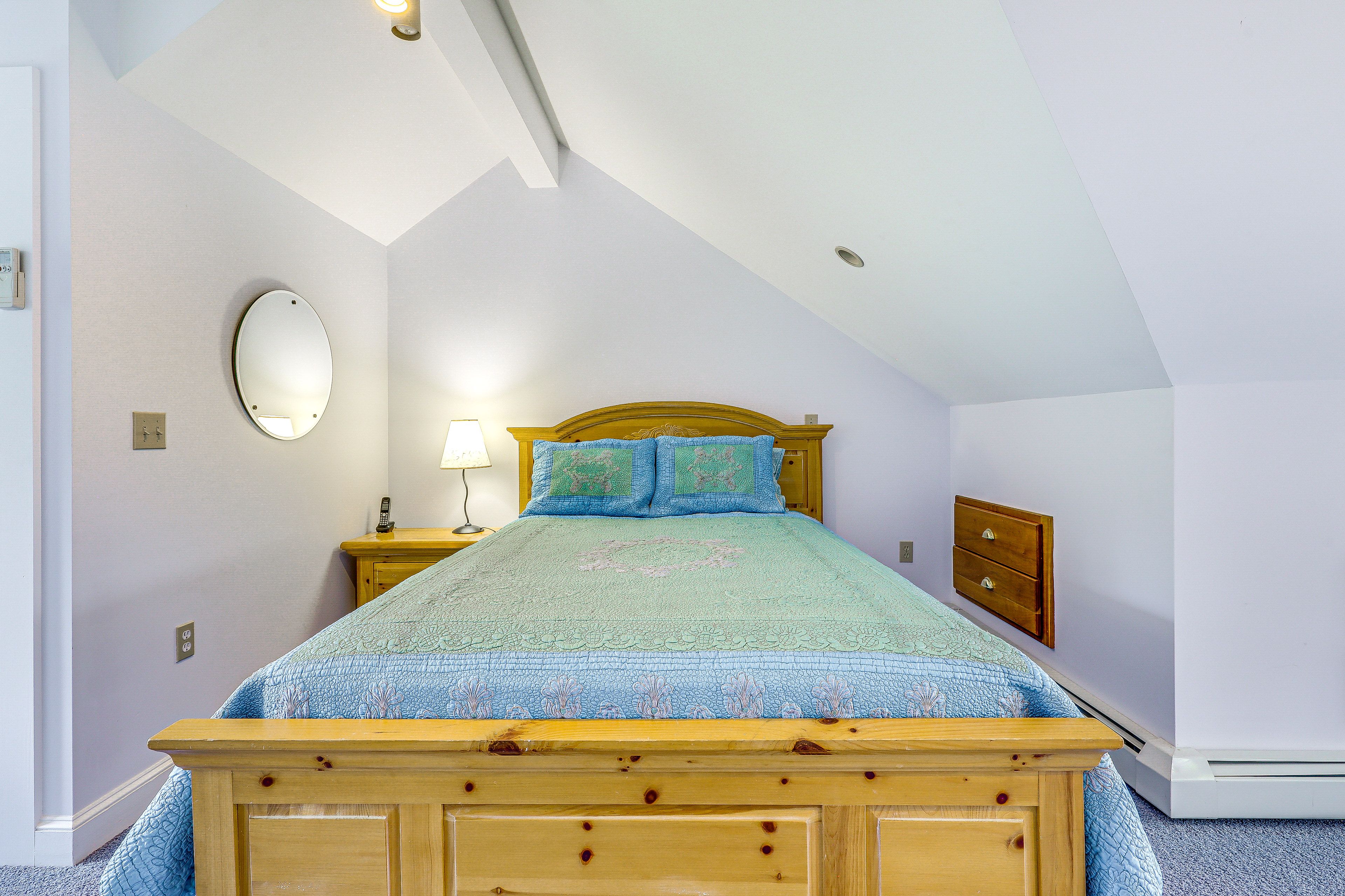 Bedroom 2 | Queen Bed | Upper Floor