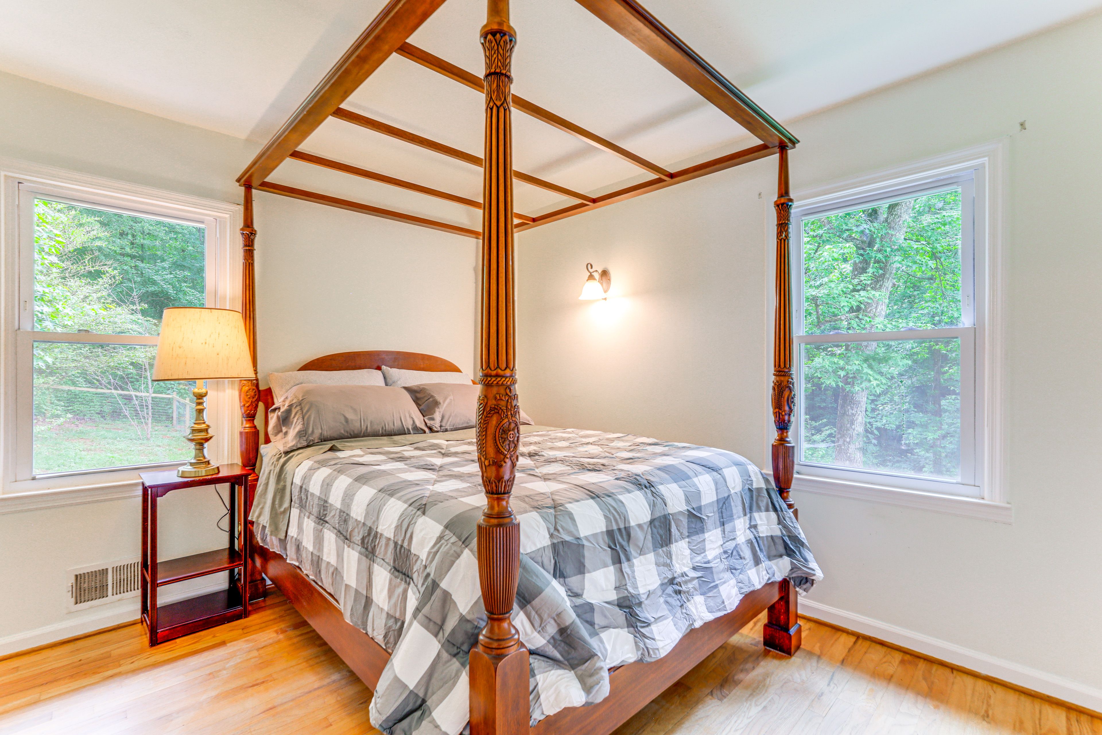 Bedroom 3 | Queen Bed