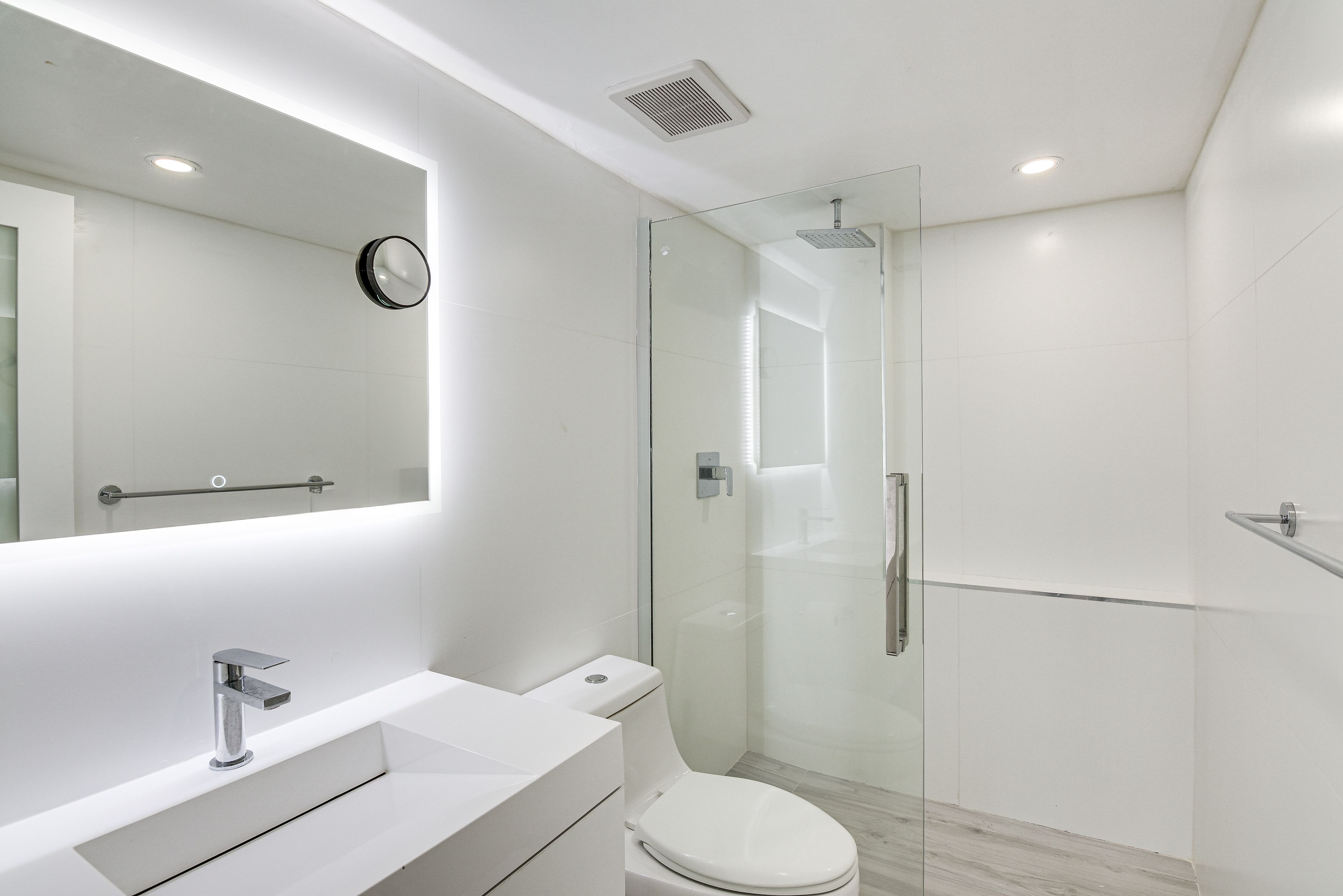 Full Bathroom | Towels Provided