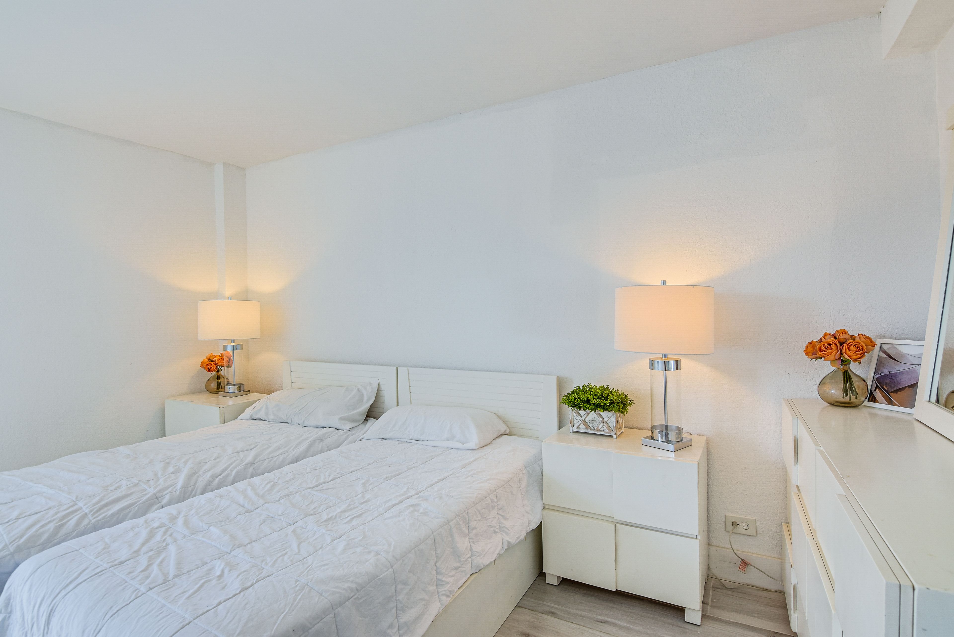 Bedroom 2 | 2 Twin Beds (Convertible to King Bed)