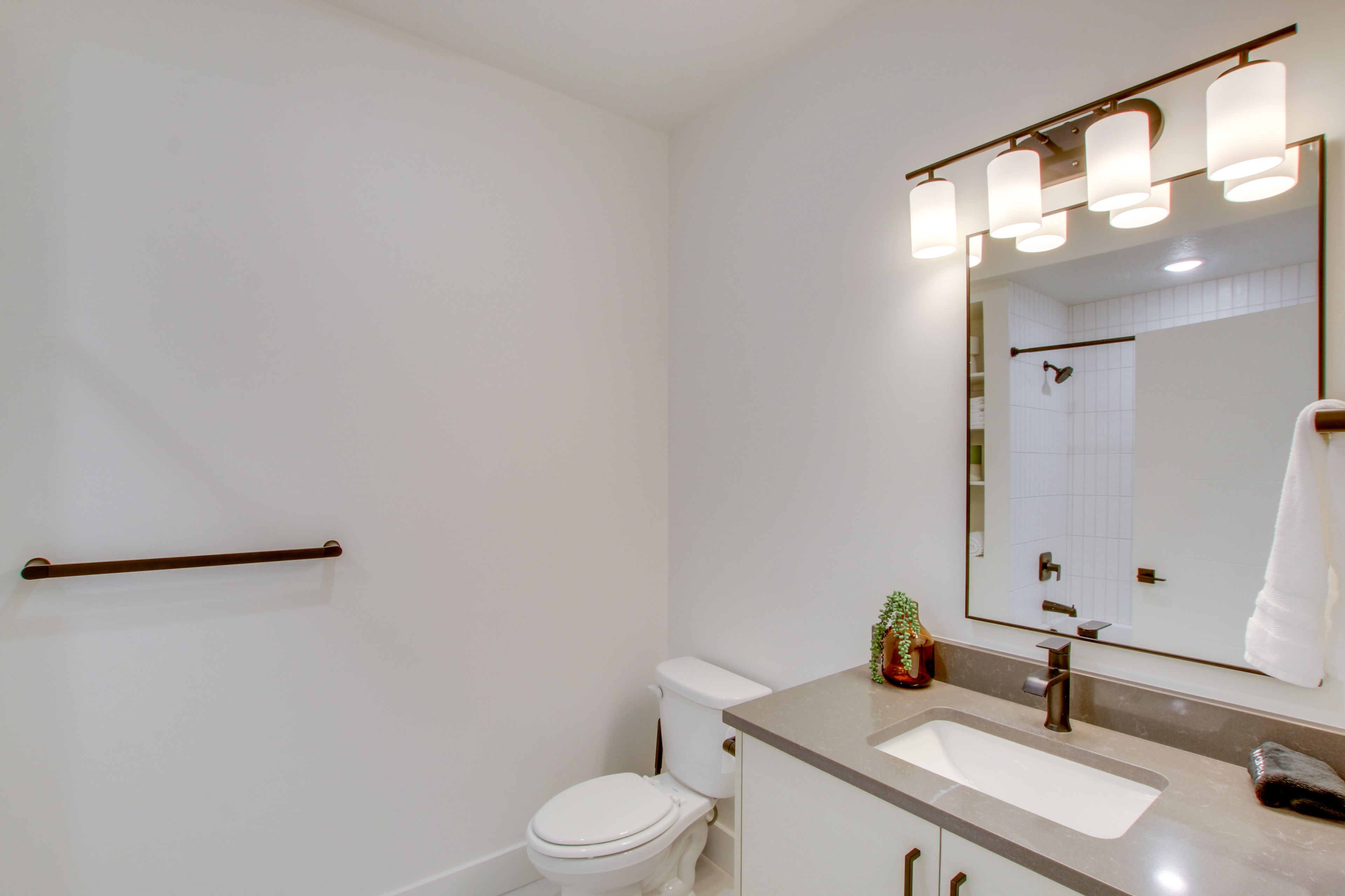 Full Bathroom | 1st Floor
