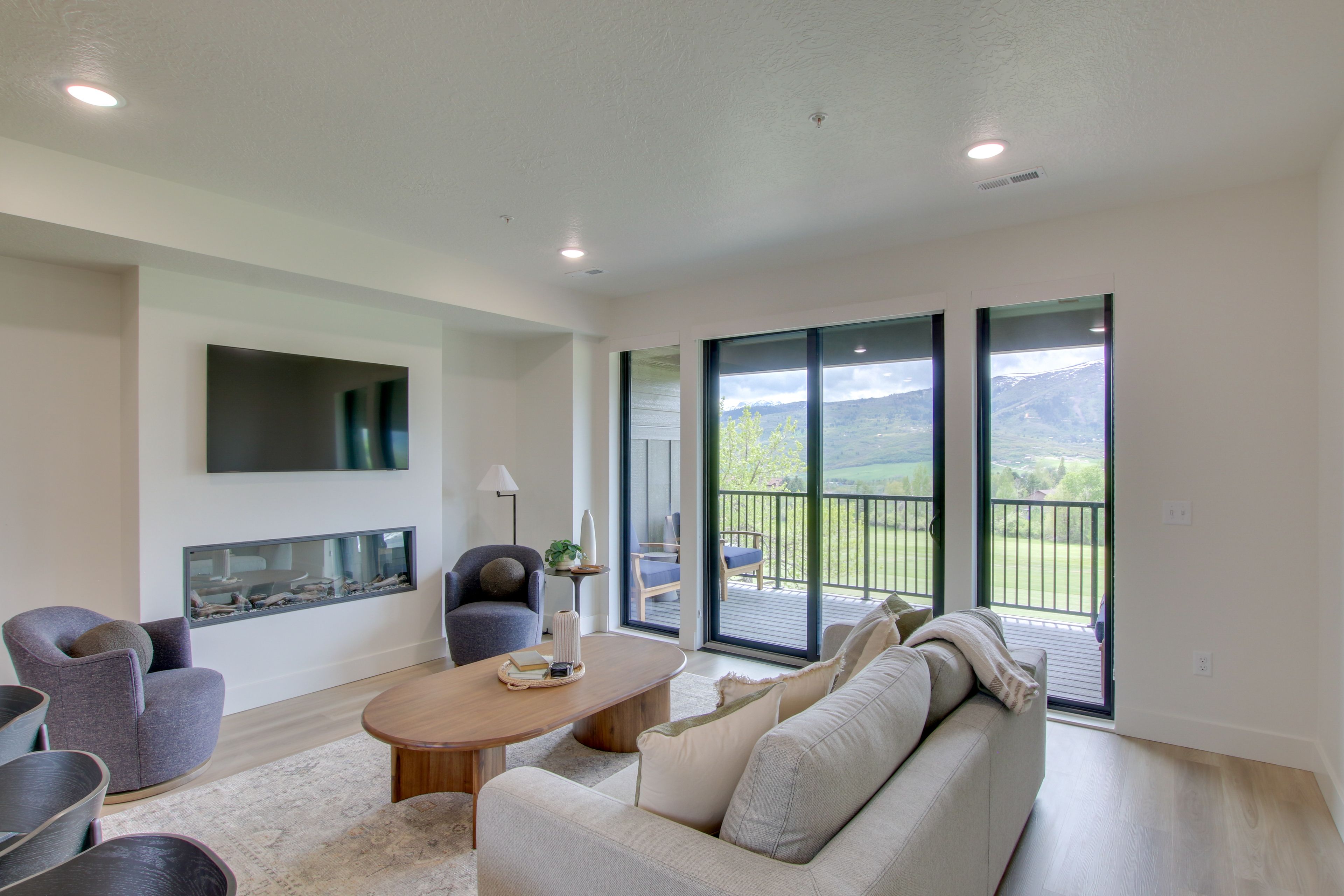 Living Room | 2-Story Condo | Smart TV | Mountain & Golf Course Views