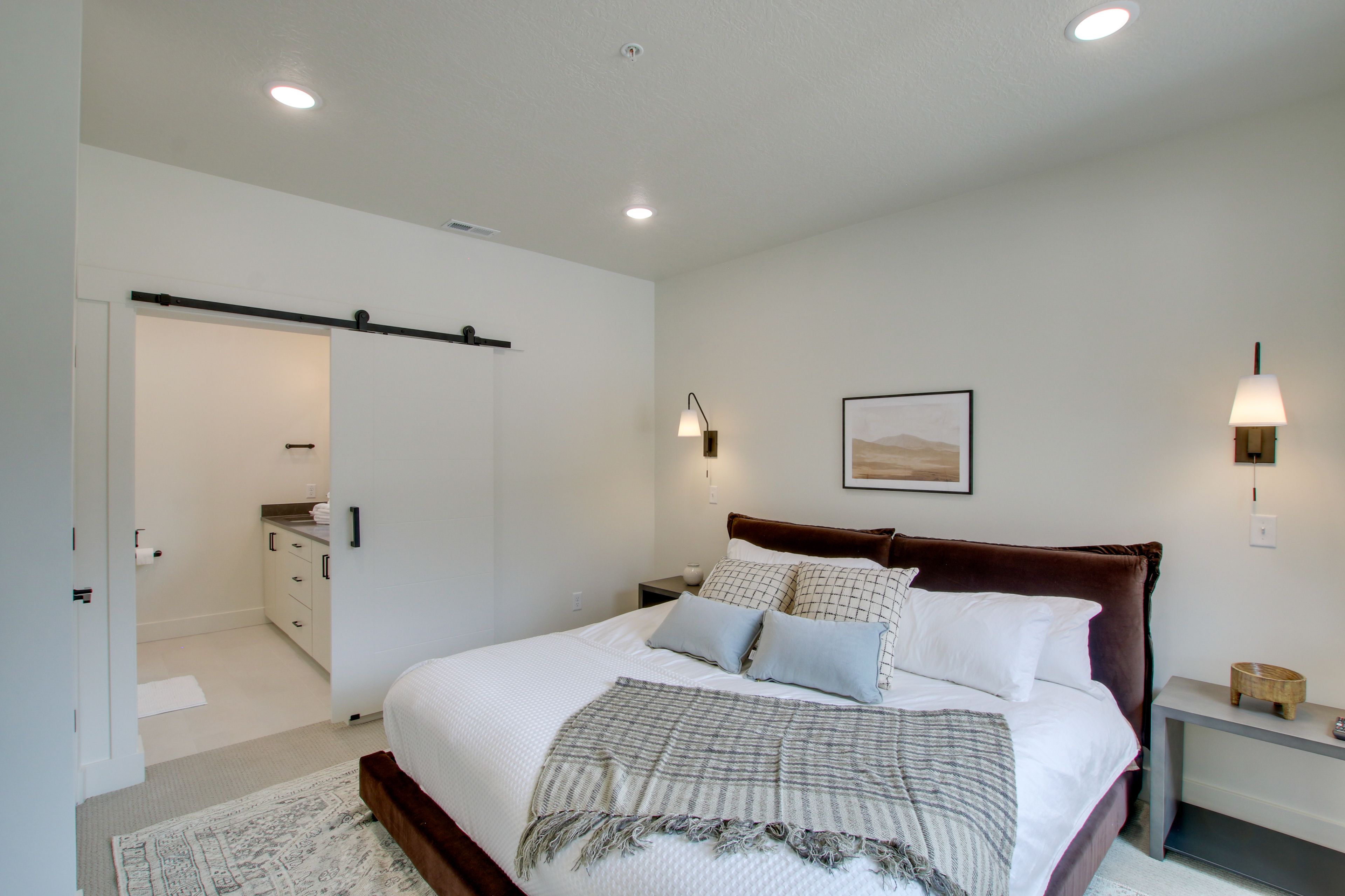 Bedroom 1 | 1st Floor | King Bed | Linens Provided | Smart TV