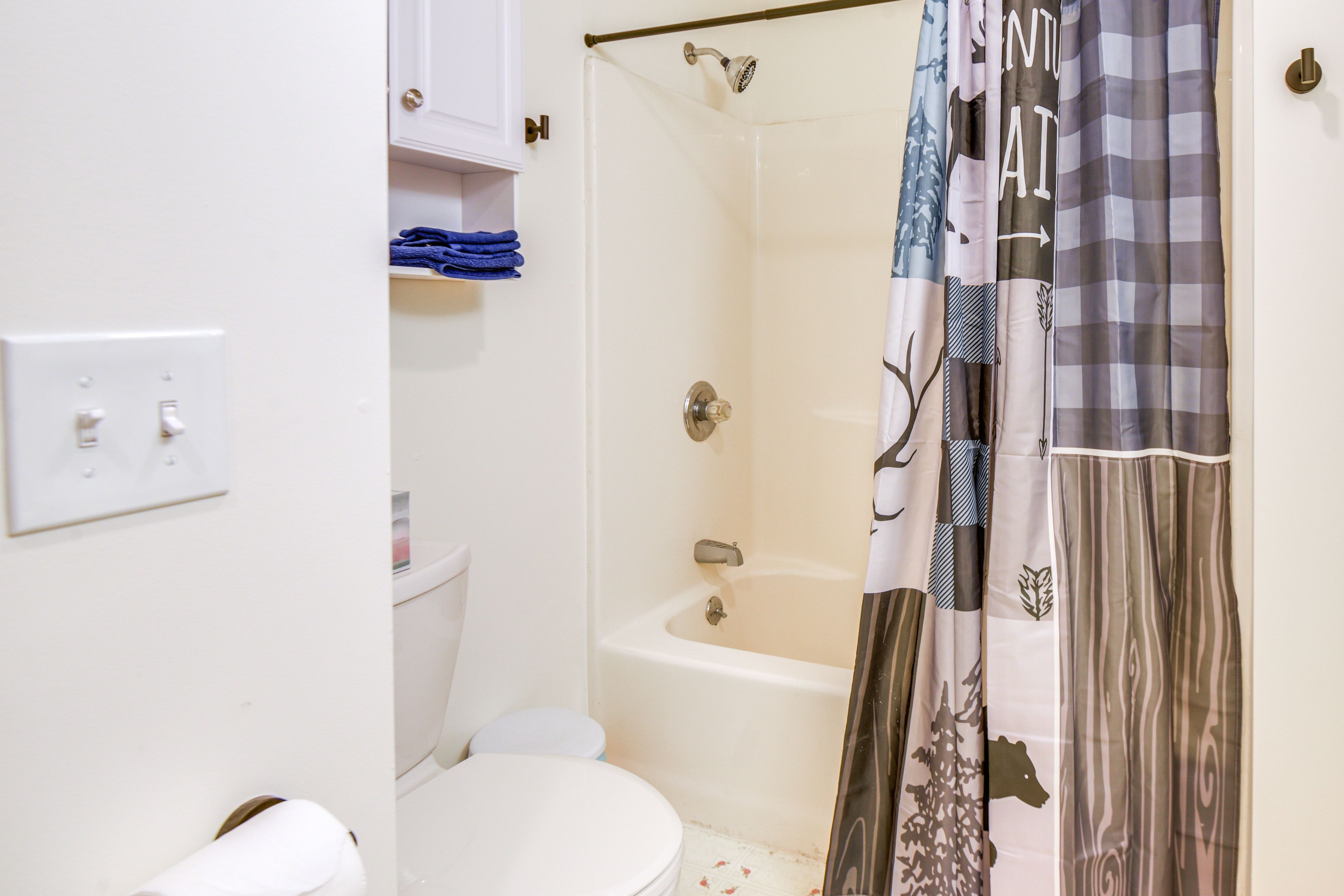 Full Bathroom | Upper Level