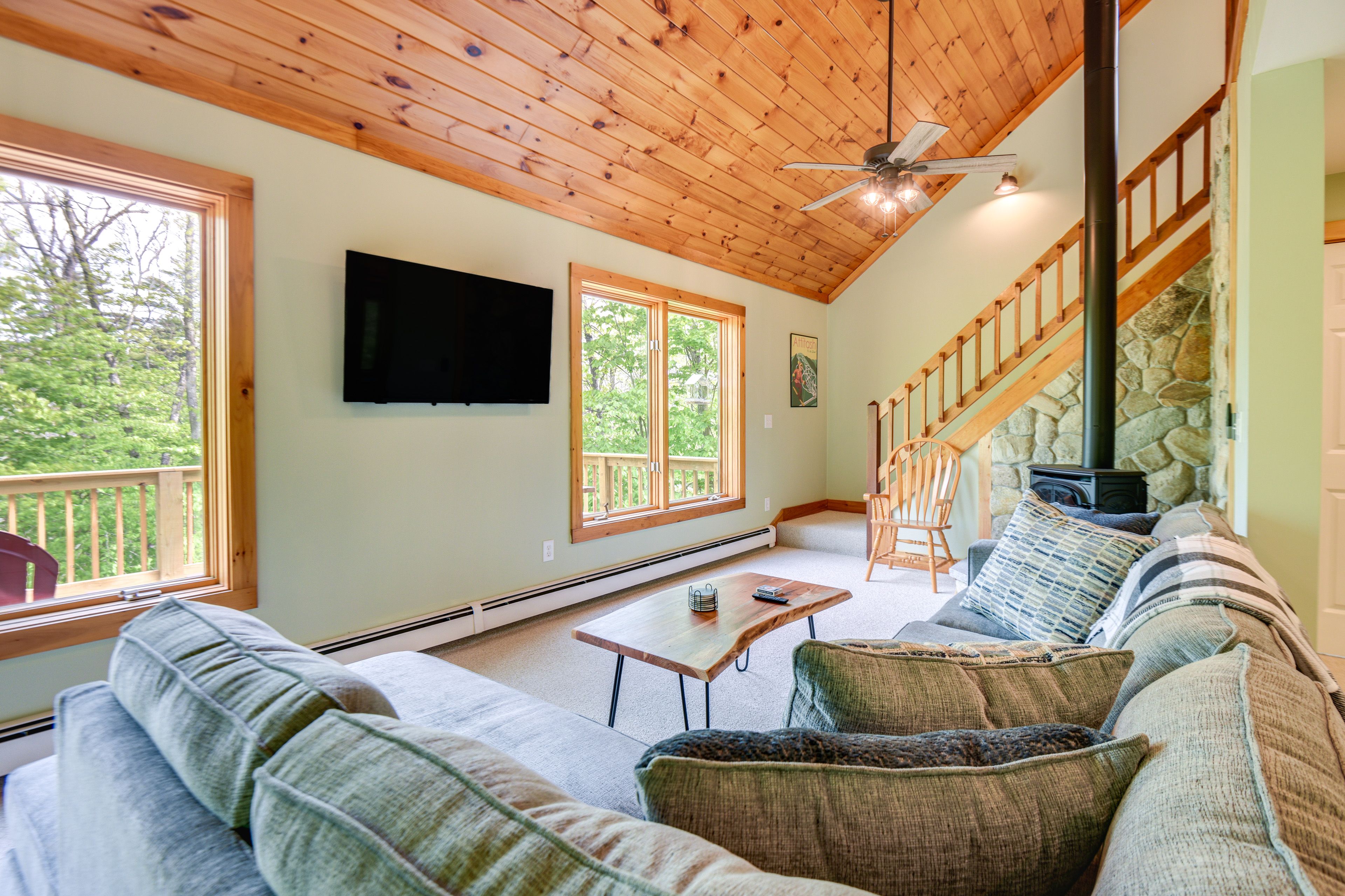 Living Room | 1,400 Sq Ft | Free WiFi | Gas Stove | Main Level