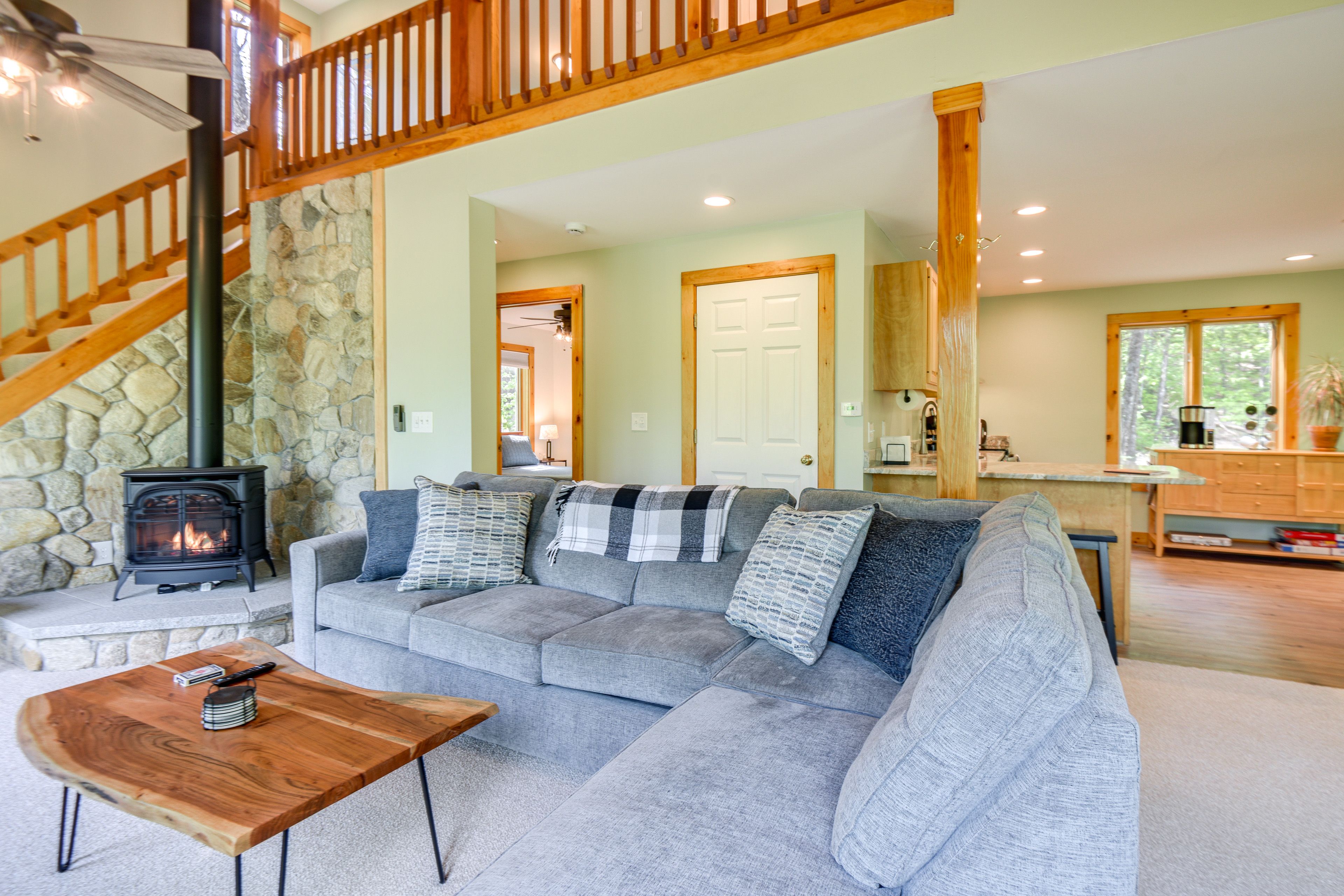 Living Room | Central Heating | Ceiling Fan | Smart TV | Main Level