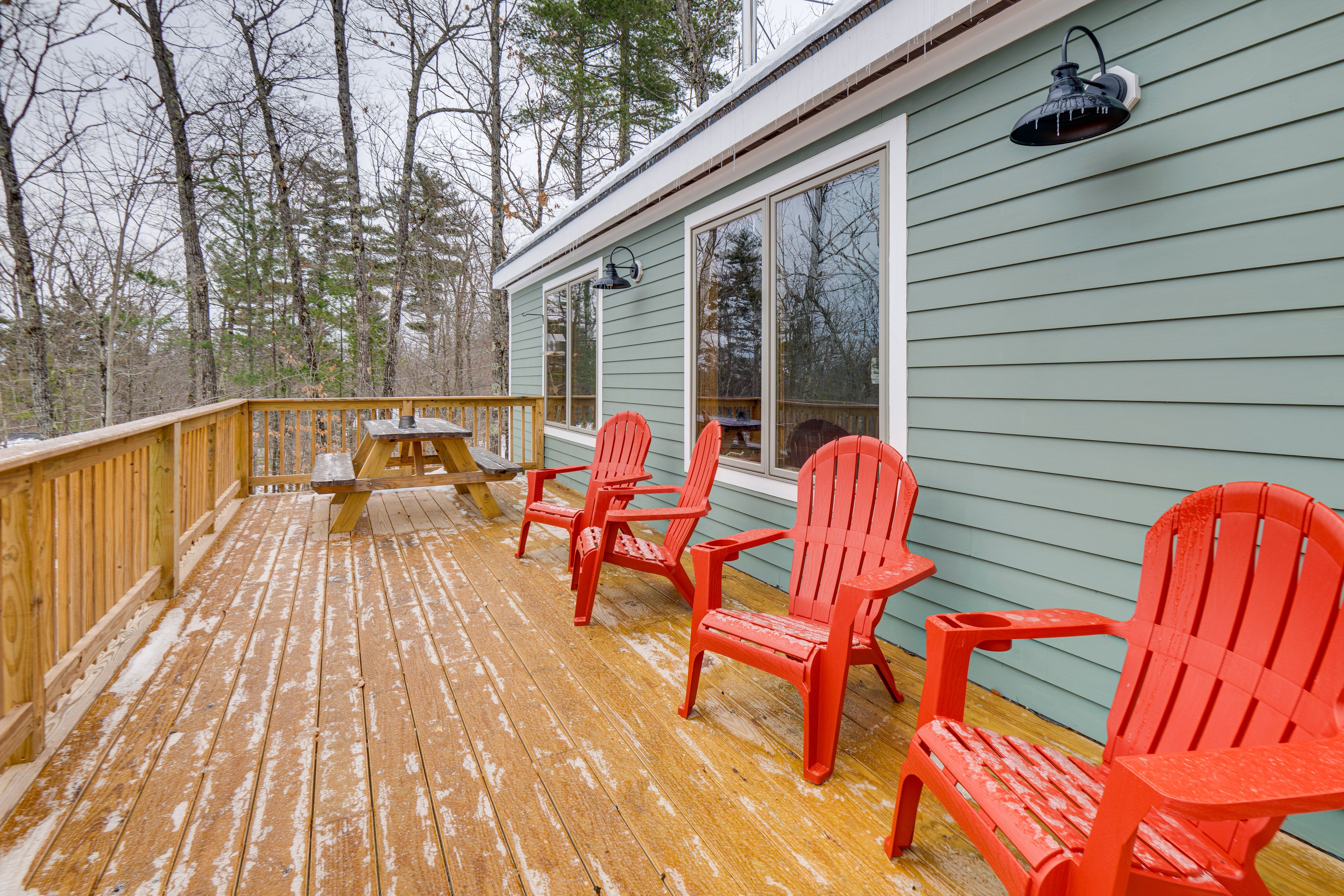 Furnished Deck | Dining & Seating | Gas Grill | South Moat Mountain Views