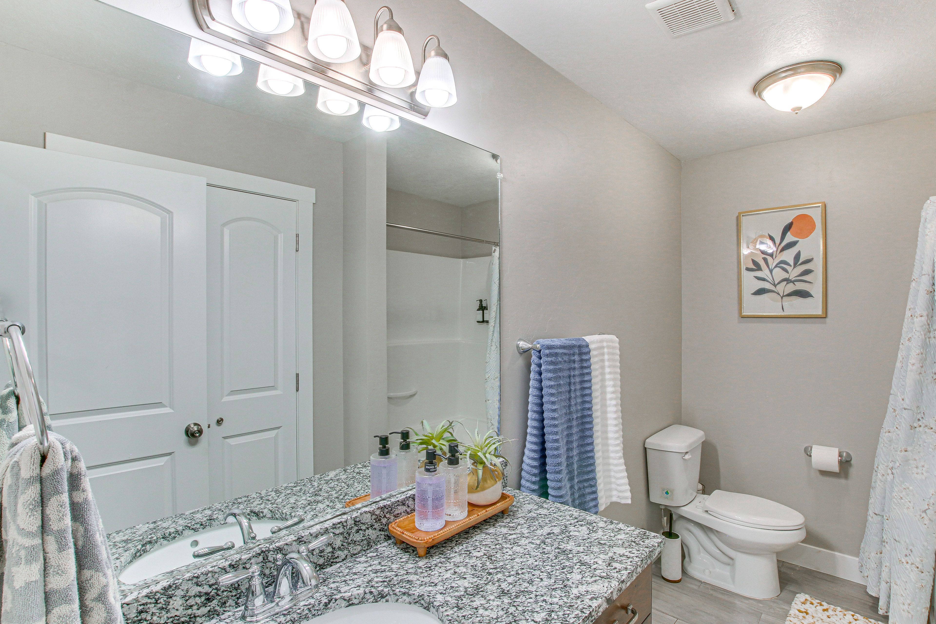 Full Bathroom | 2nd Floor | Shower/Tub Combo | Hair Dryer