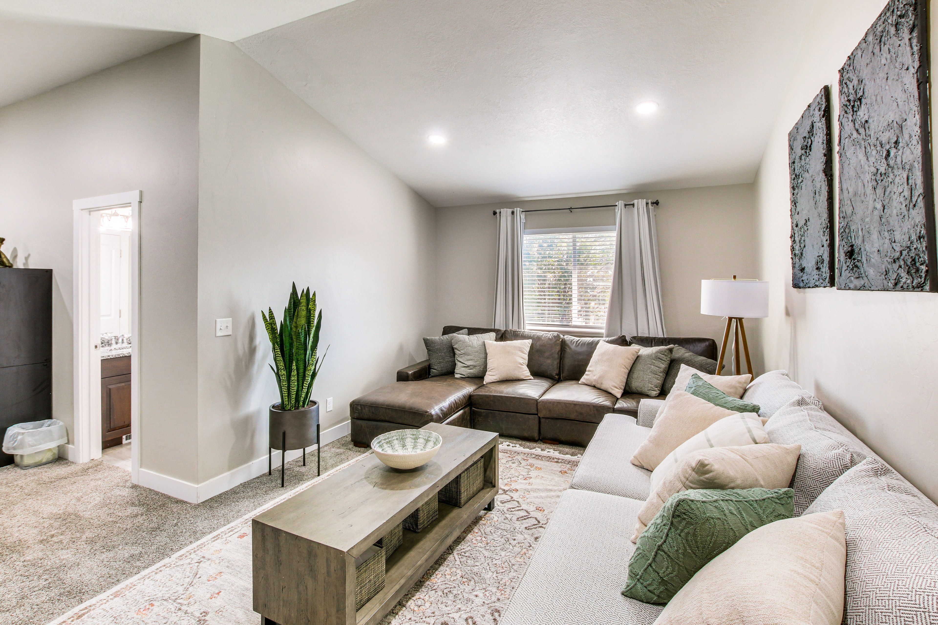 Additional Living Area | 2nd Floor | Smart TV | Foosball Table | Chess Set