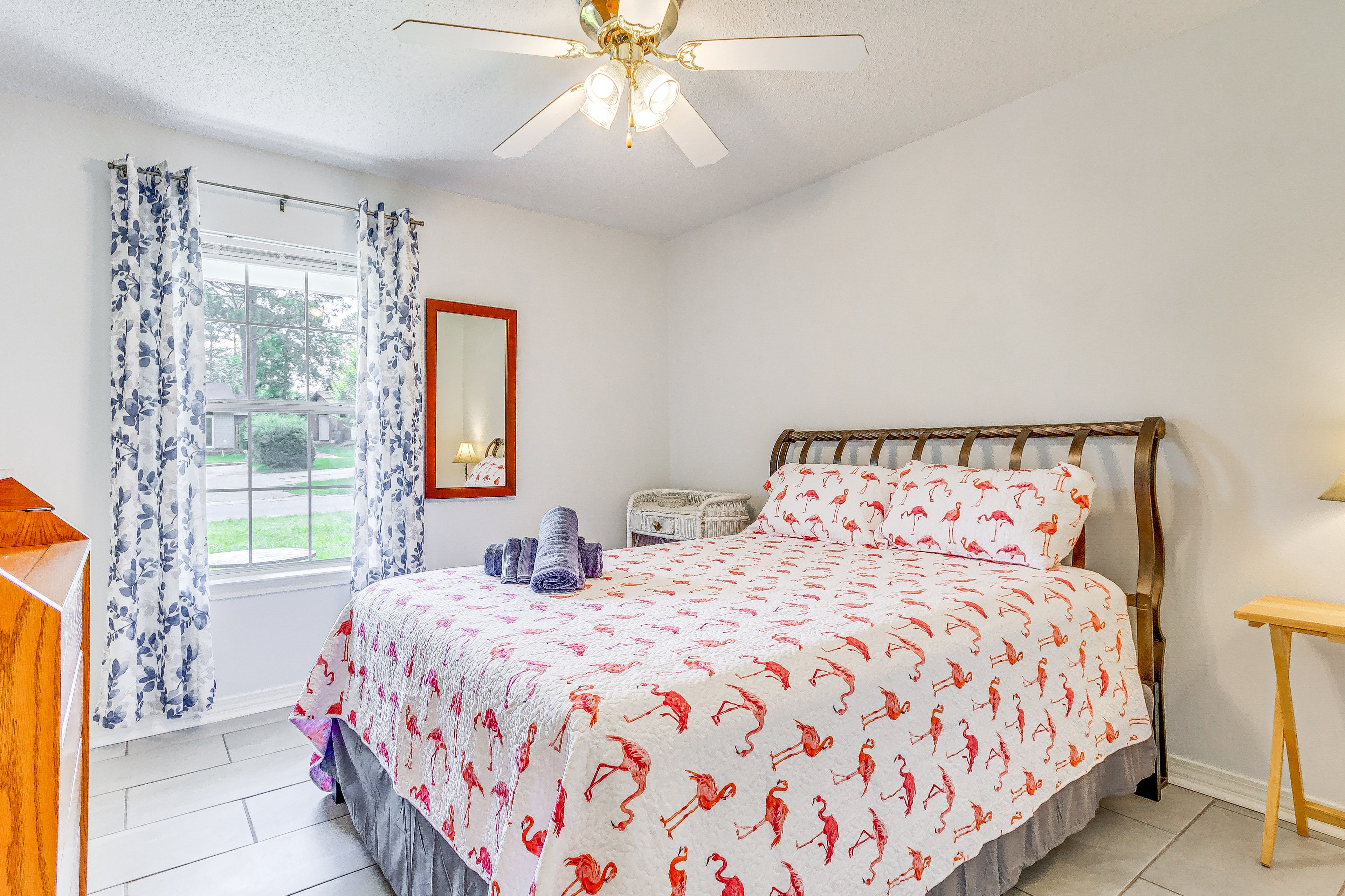 Bedroom 2 | Queen Bed