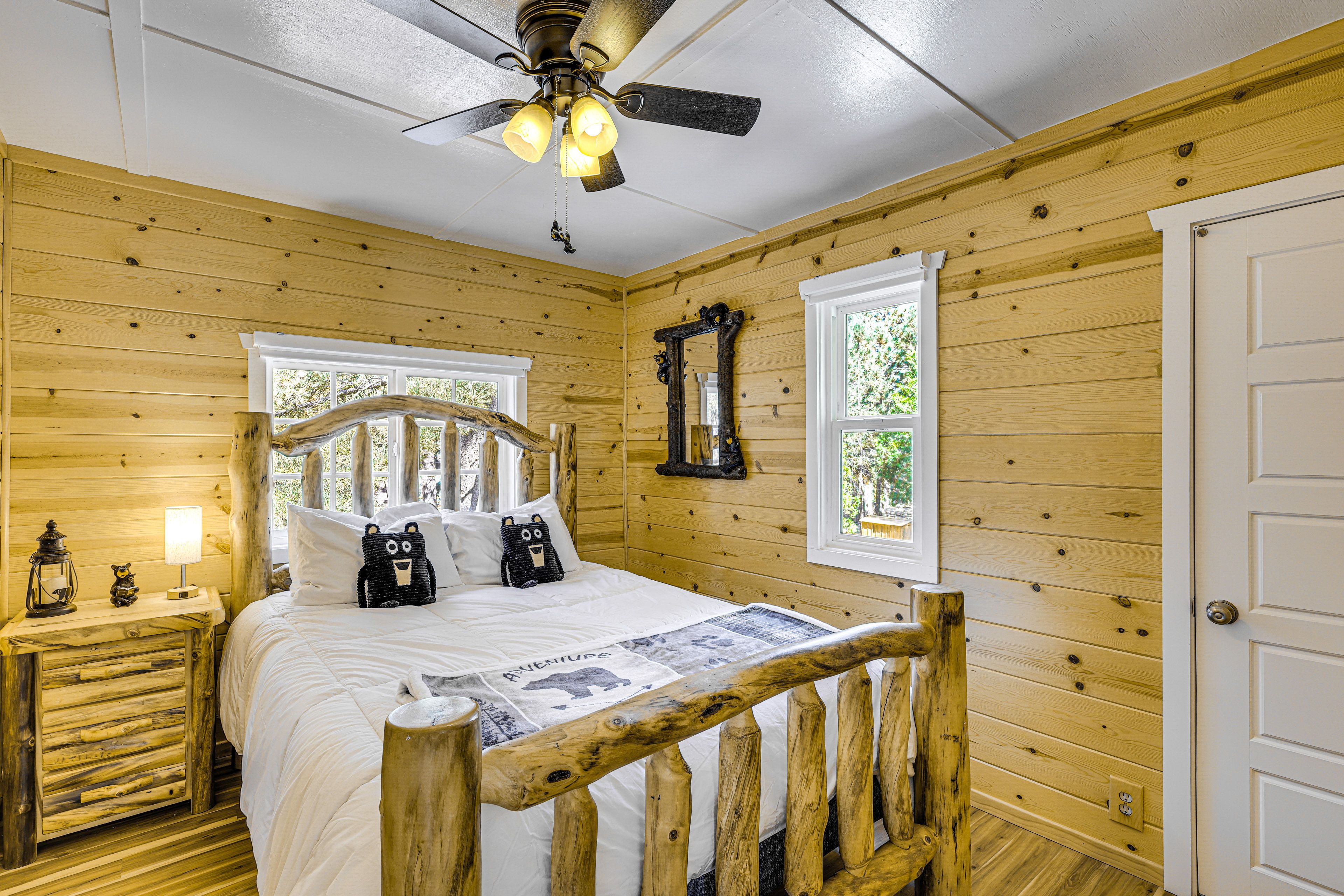 Bedroom | Queen Bed