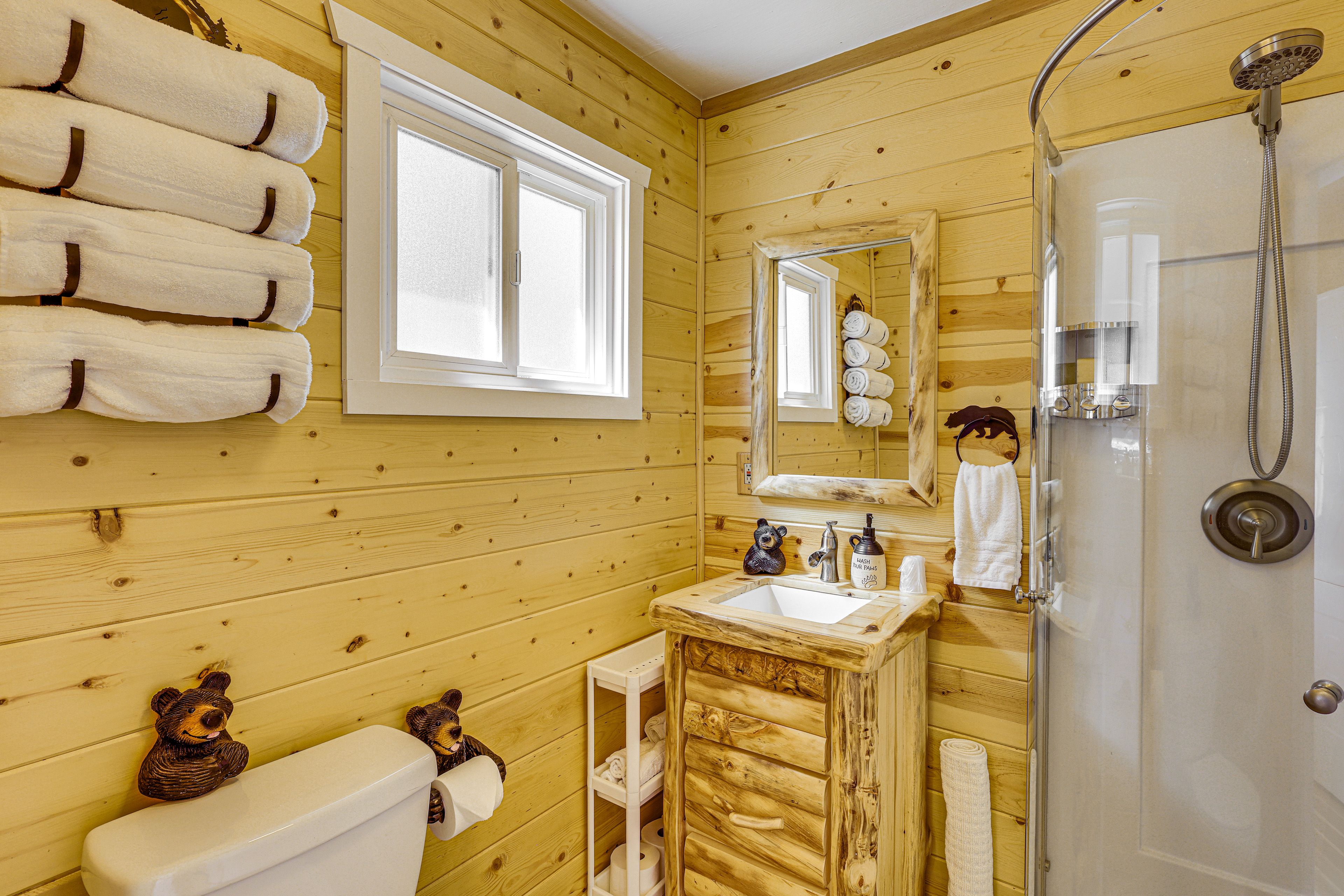 Full Bathroom | Towels Provided