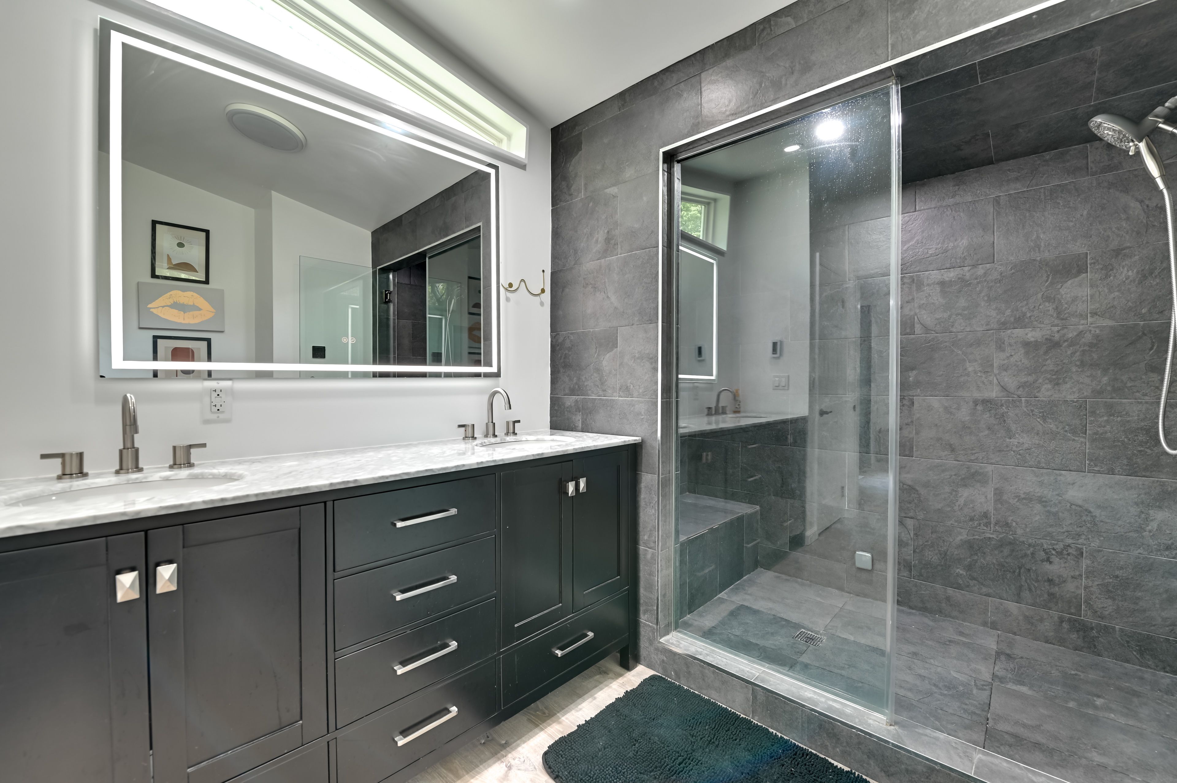 Bathroom | Complimentary Toiletries | Towels Provided