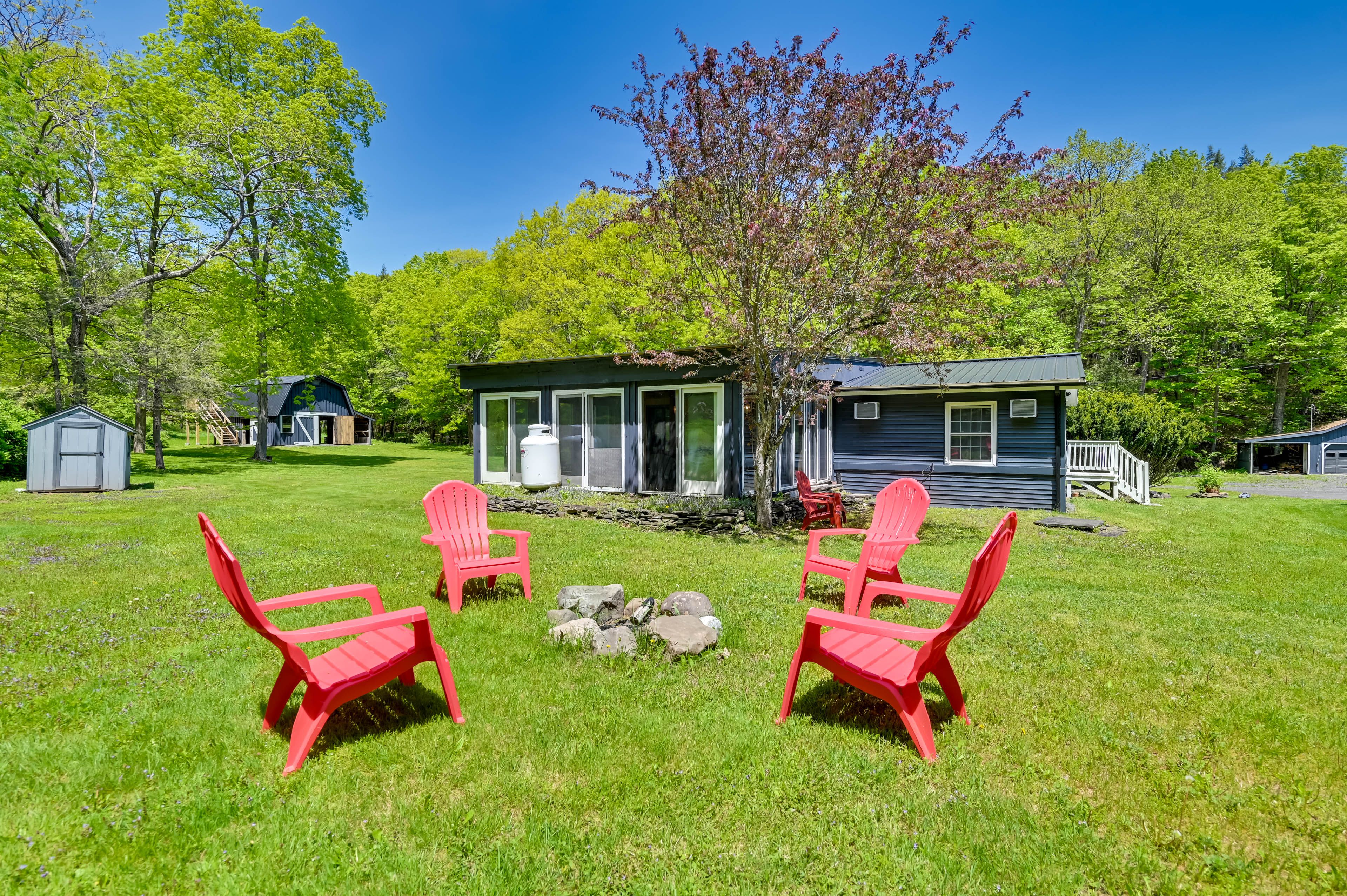 Backyard | Private Fire Pit (Starter Wood Provided)