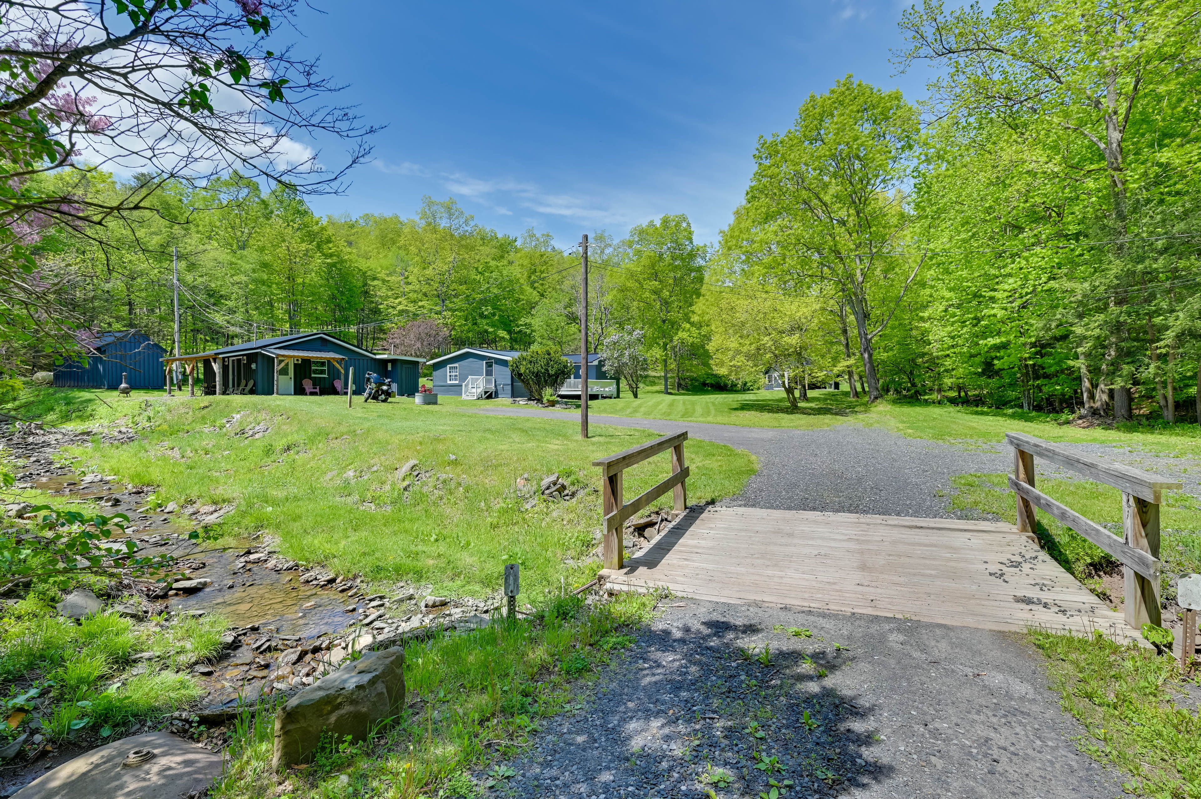 Exterior | Shared Driveway (10 Vehicles) | RV/Trailer Parking