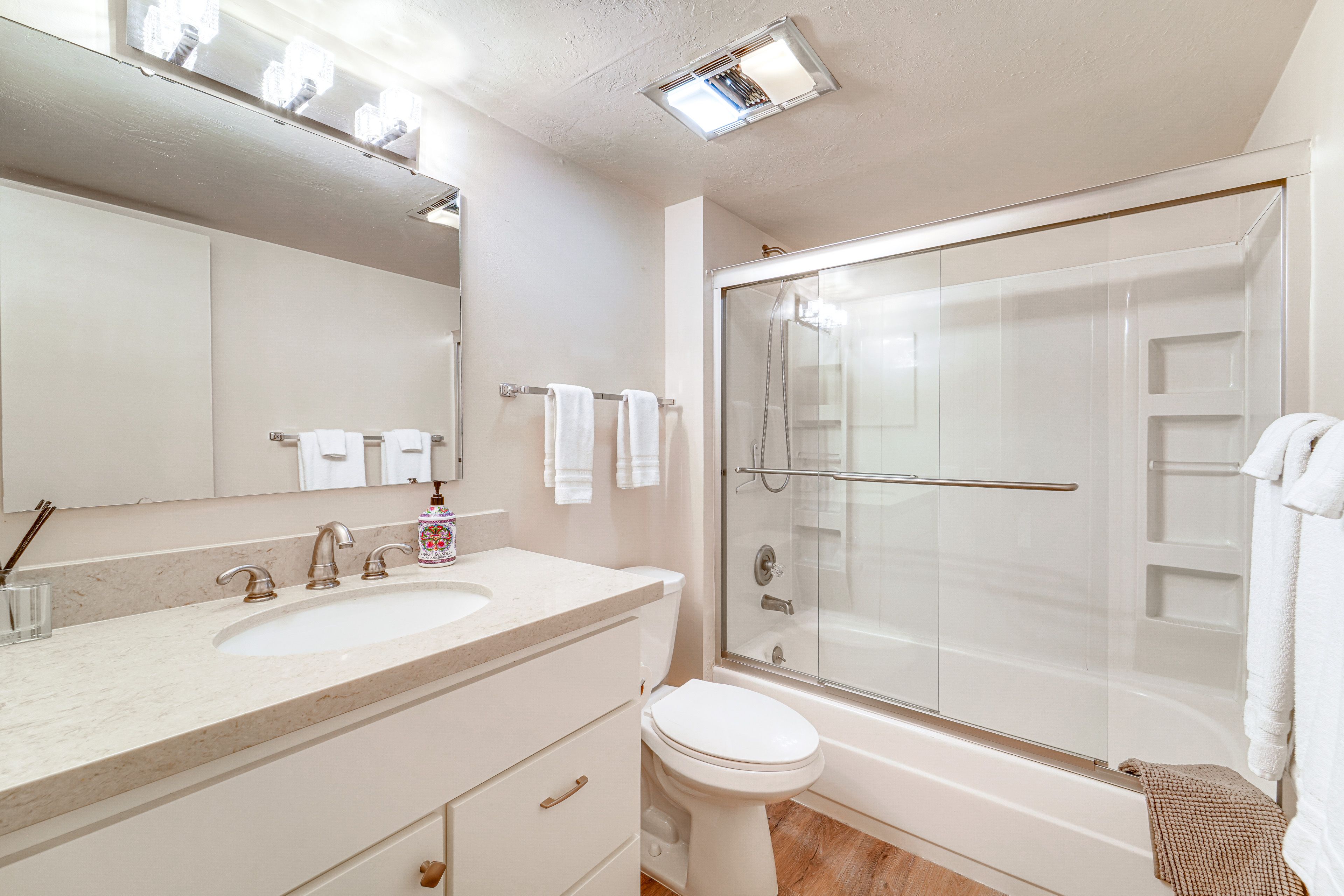 Bathroom | 2nd Floor