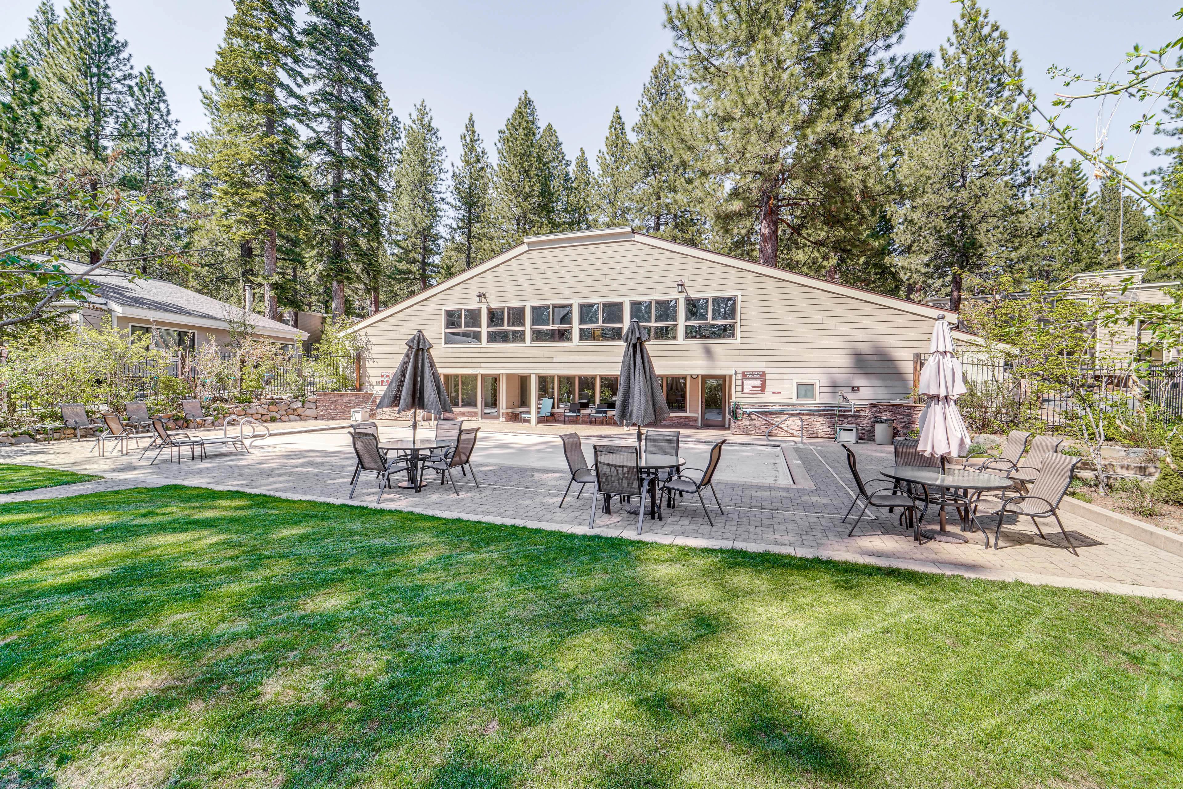 Seasonal Outdoor Pool | Forest Pines Community