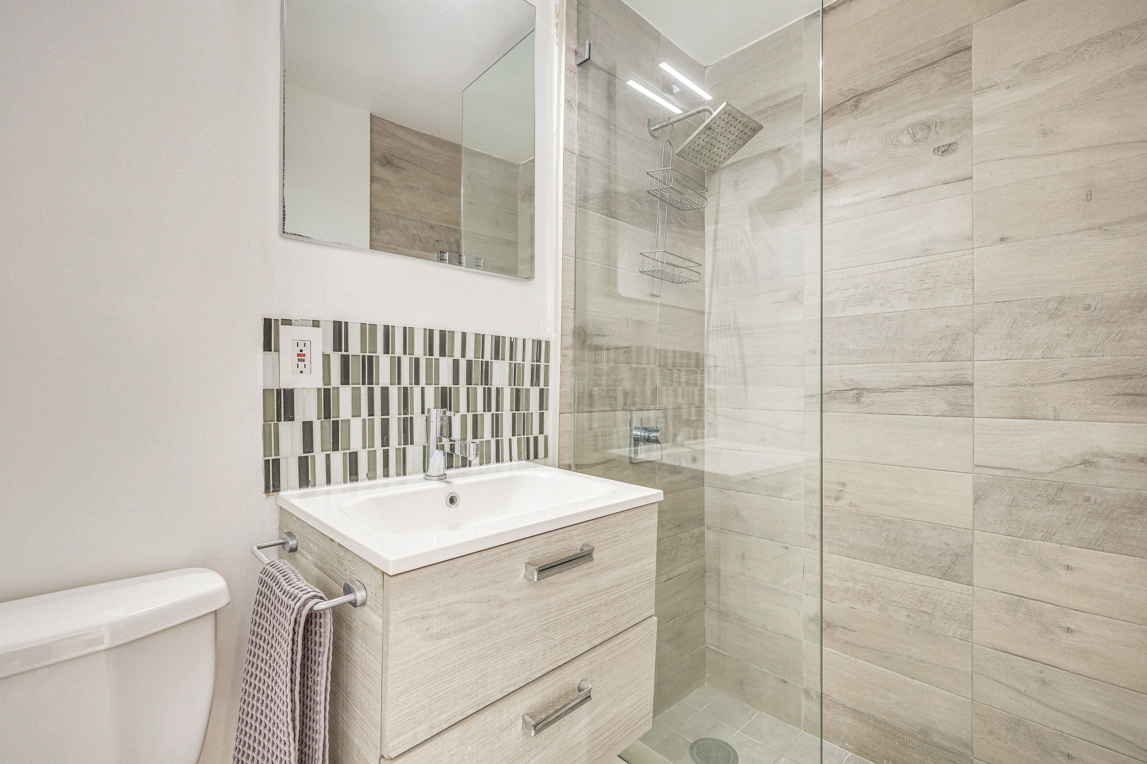 Full Bathroom | Complimentary Toiletries